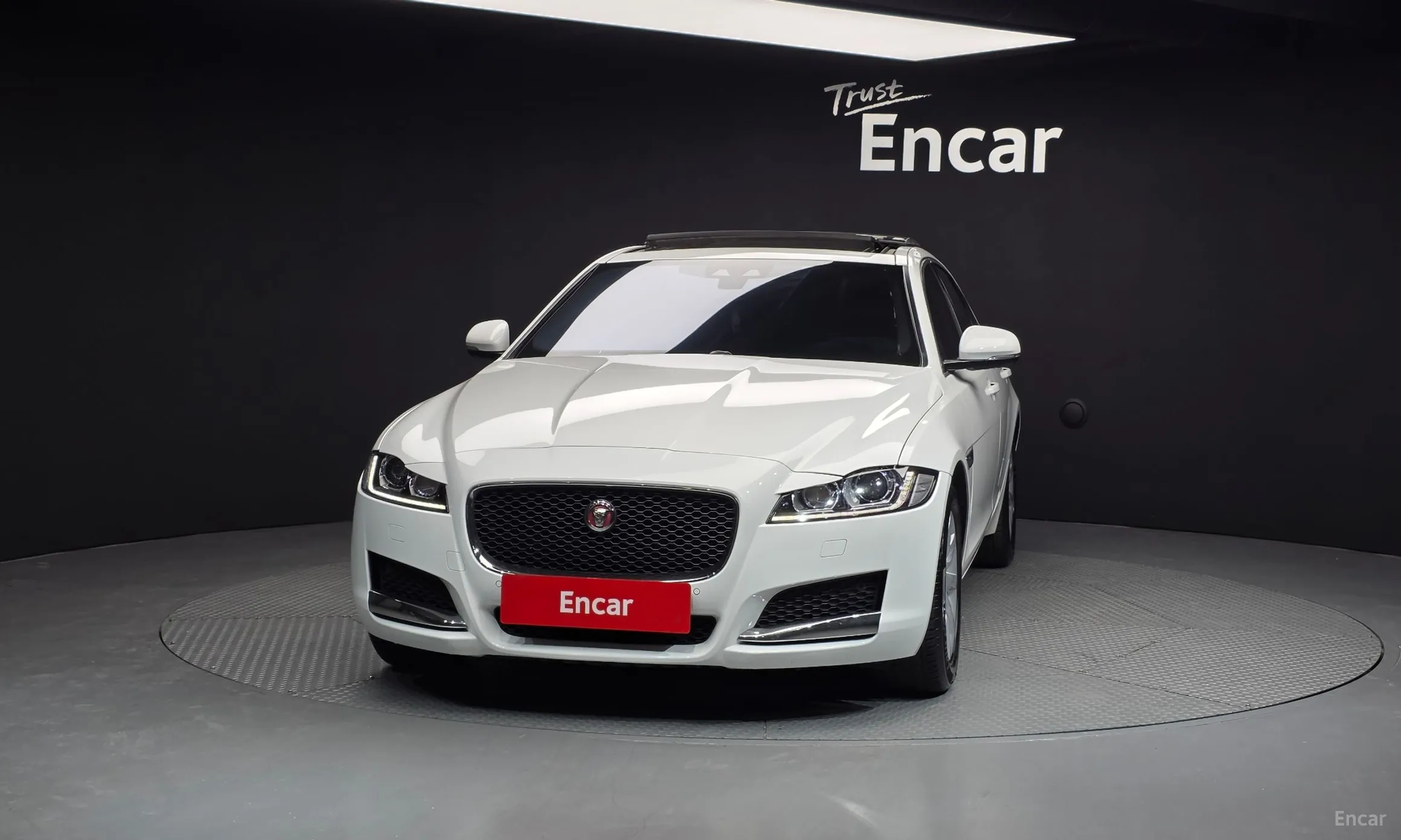 Jaguar XF (x260) превью 3