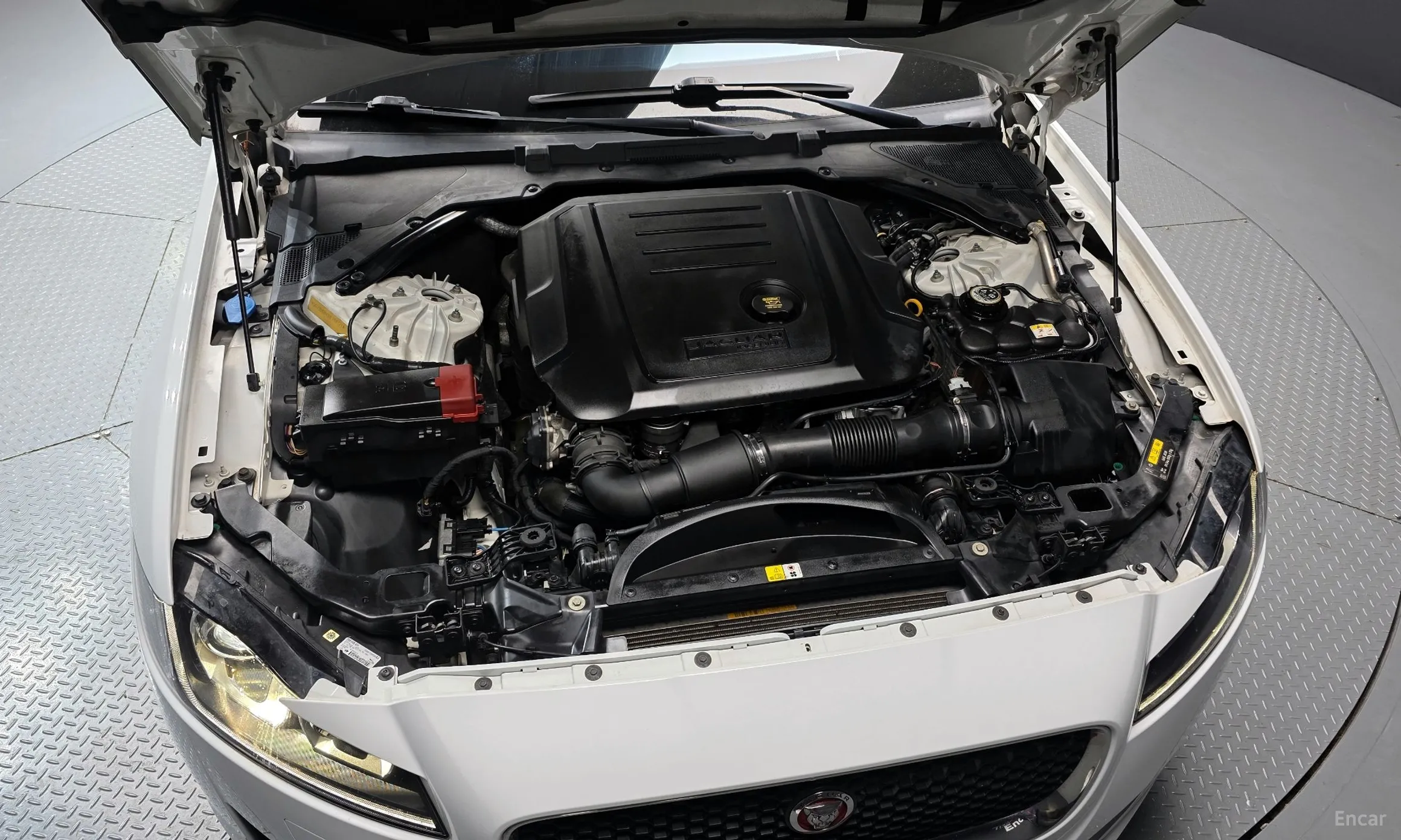 Jaguar XF (x260) превью 6