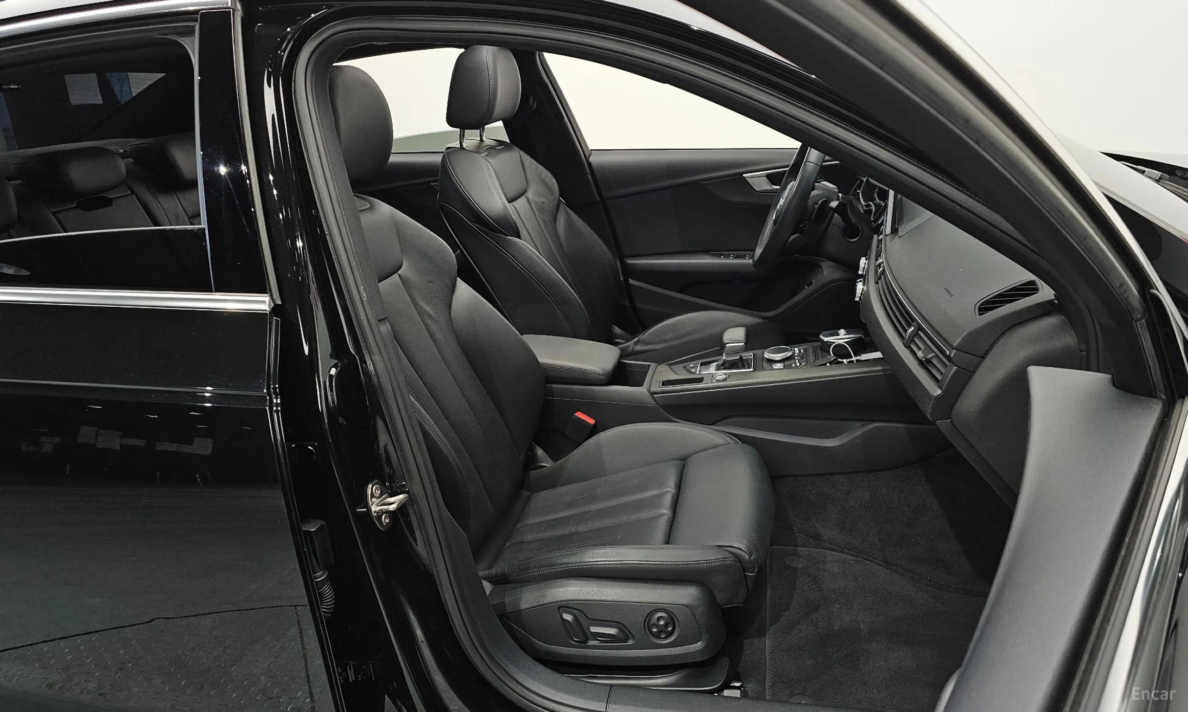 Audi A4 (B9) превью 10
