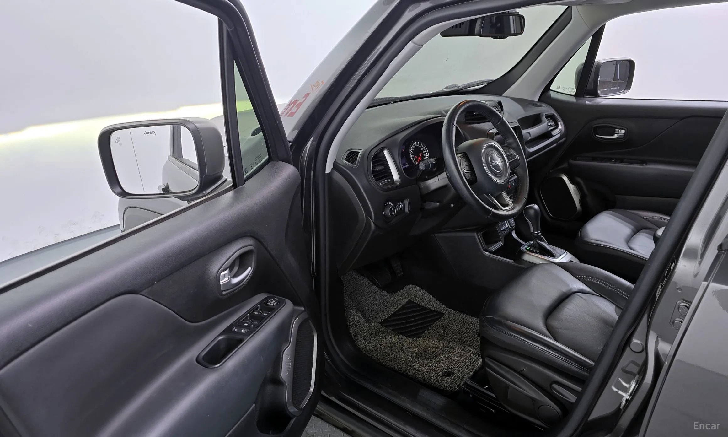 Jeep Renegade превью 10