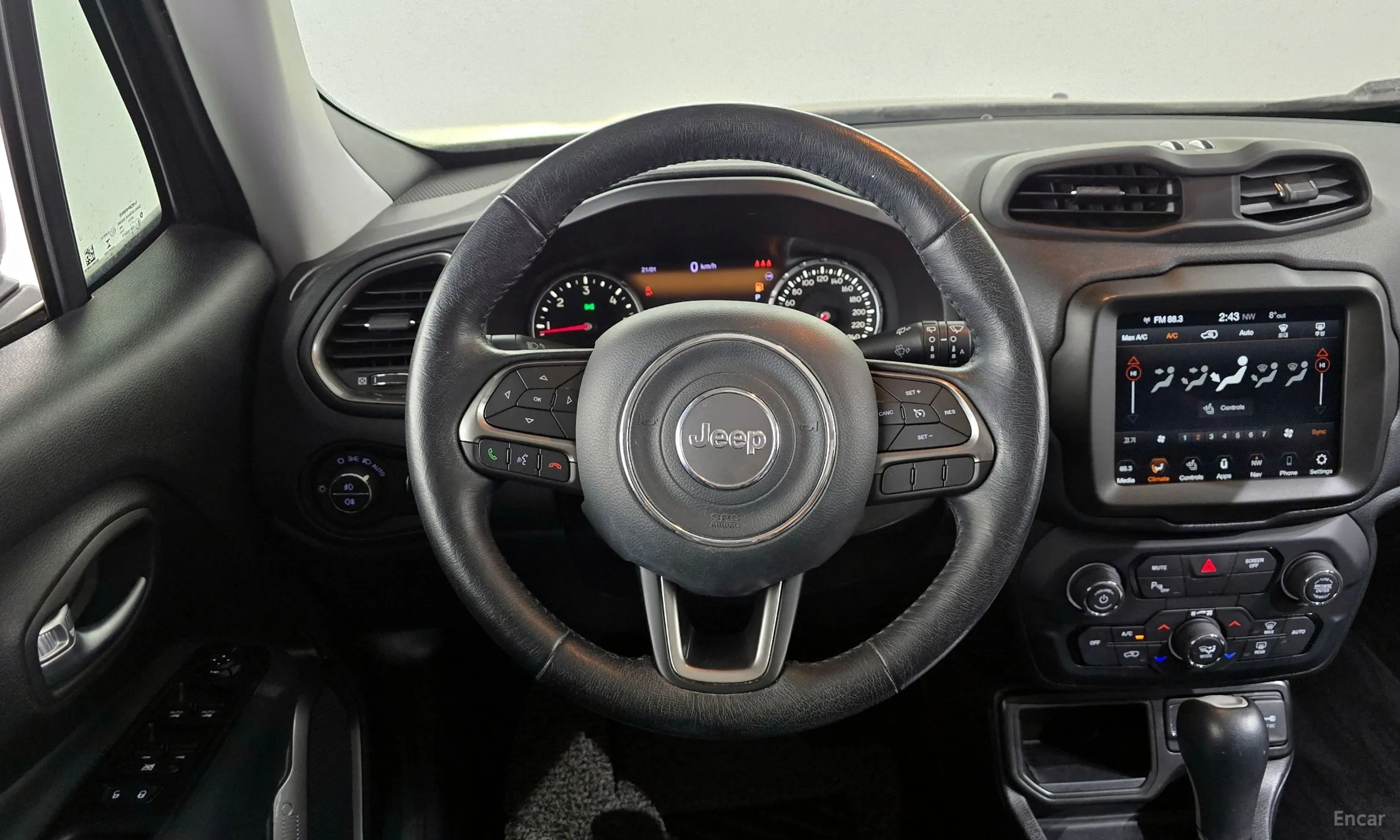 Jeep Renegade превью 13