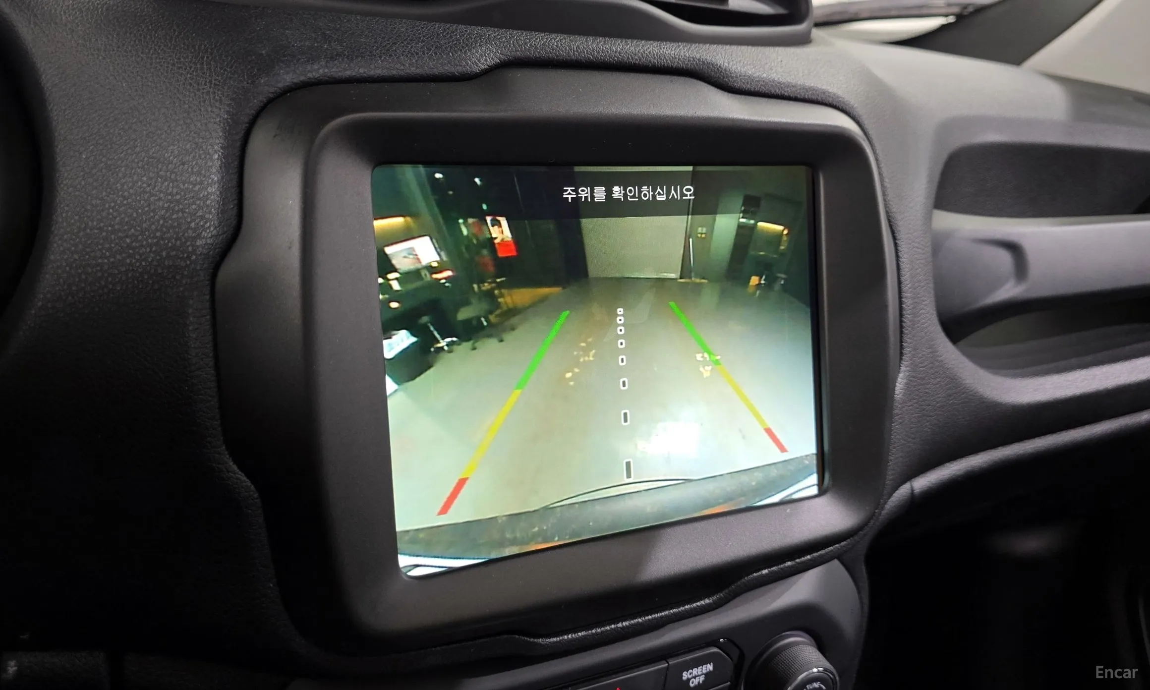 Jeep Renegade превью 15