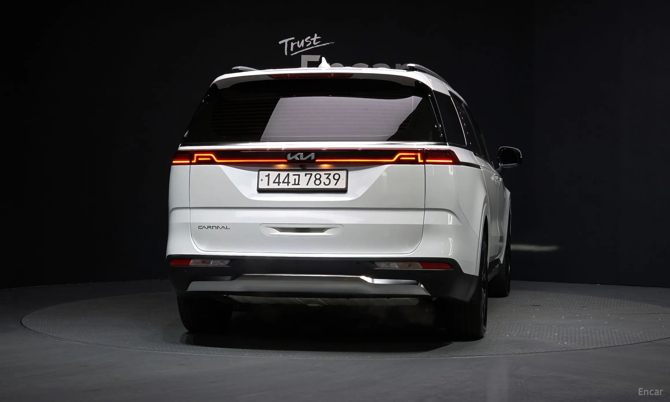 Kia Carnival Gen 4 превью 4