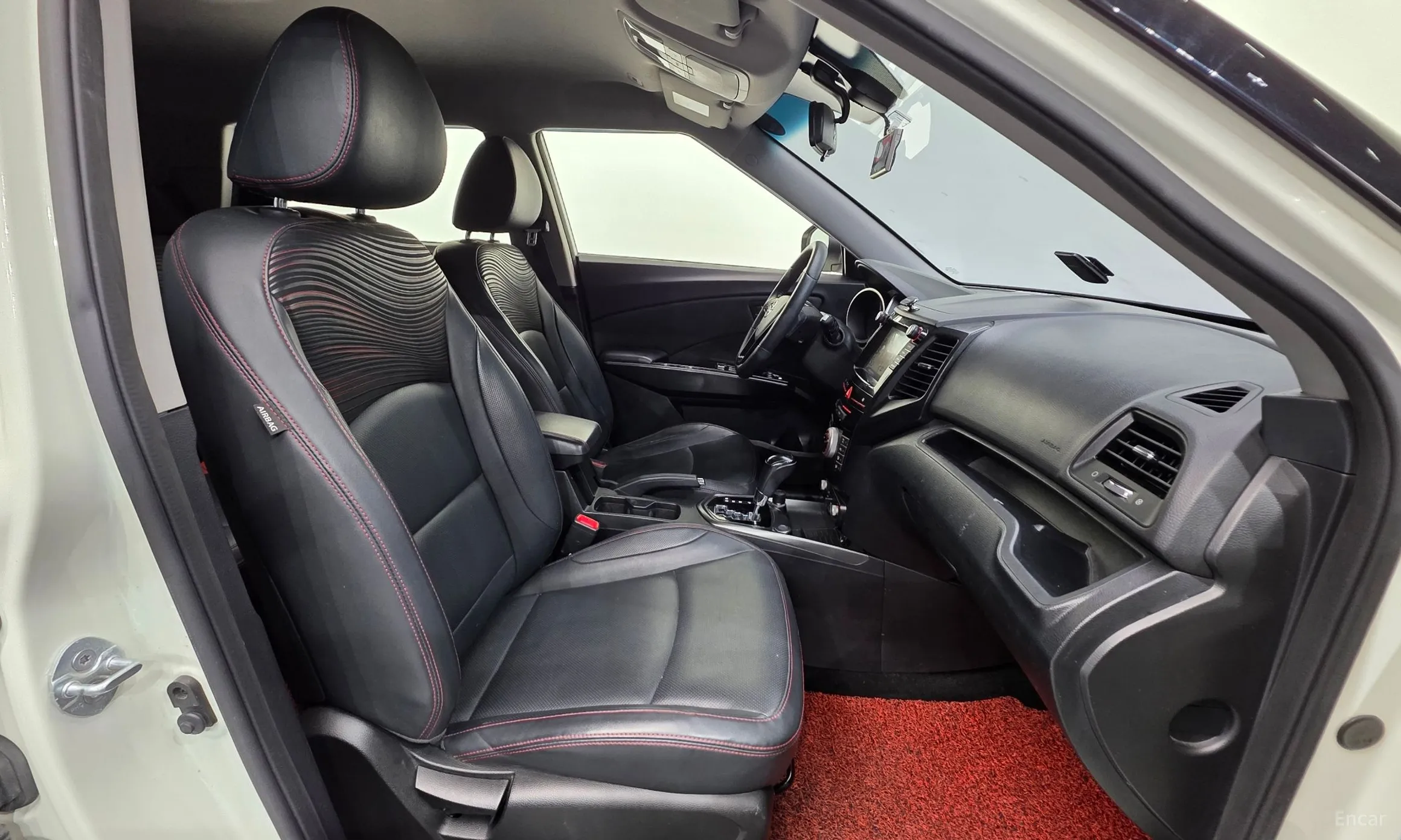 KG Mobility (SsangYong) Tivoli Air превью 10