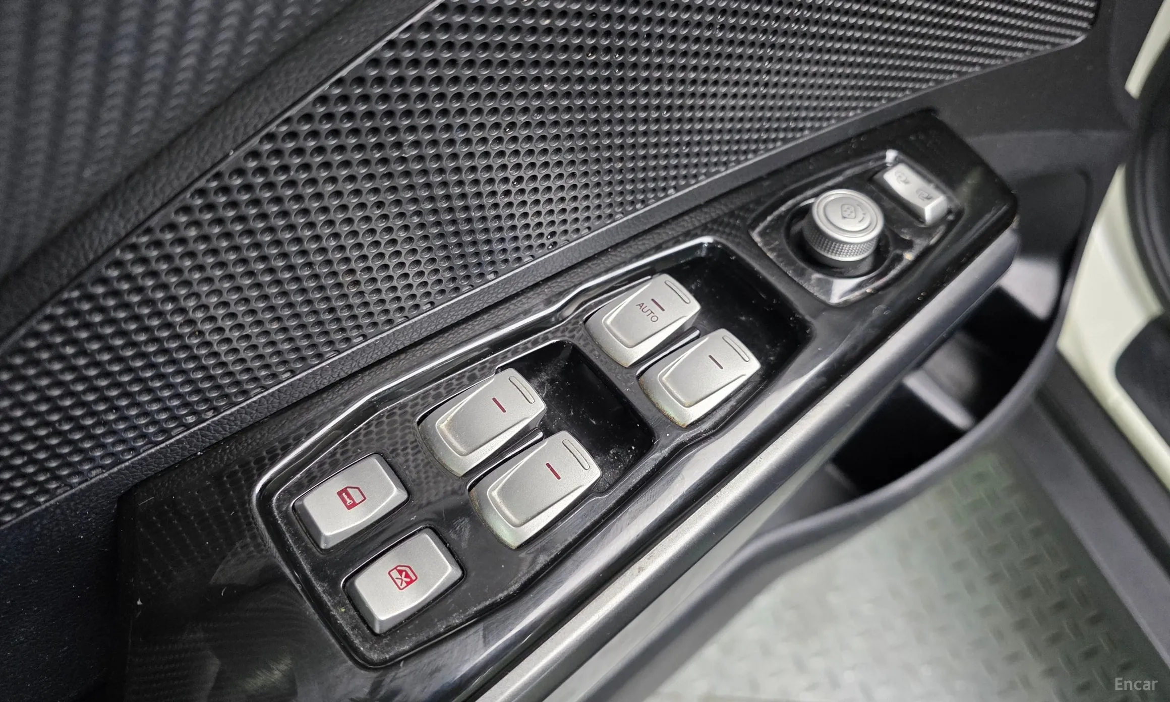 KG Mobility (SsangYong) Tivoli Air превью 12