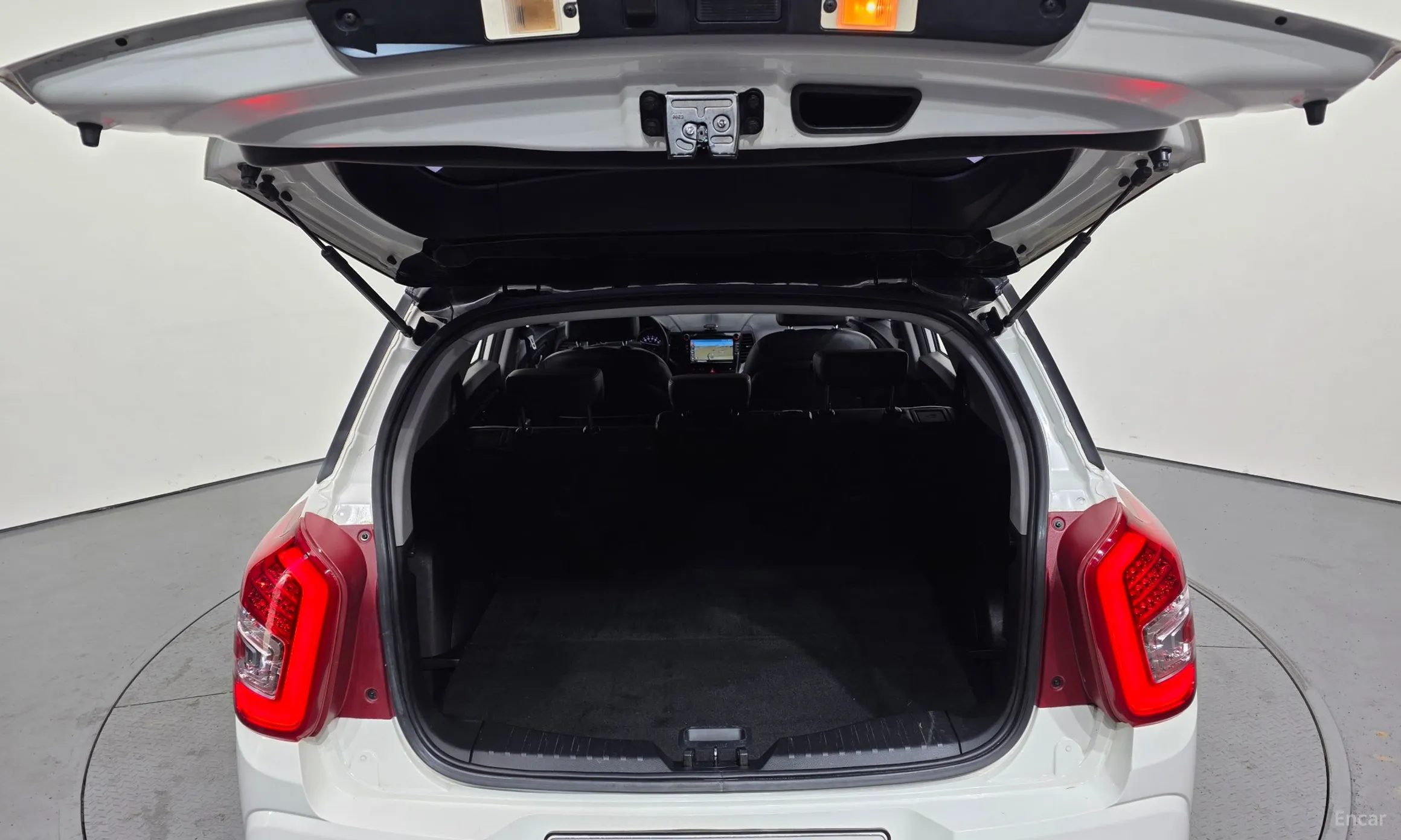 KG Mobility (SsangYong) Tivoli Air превью 20