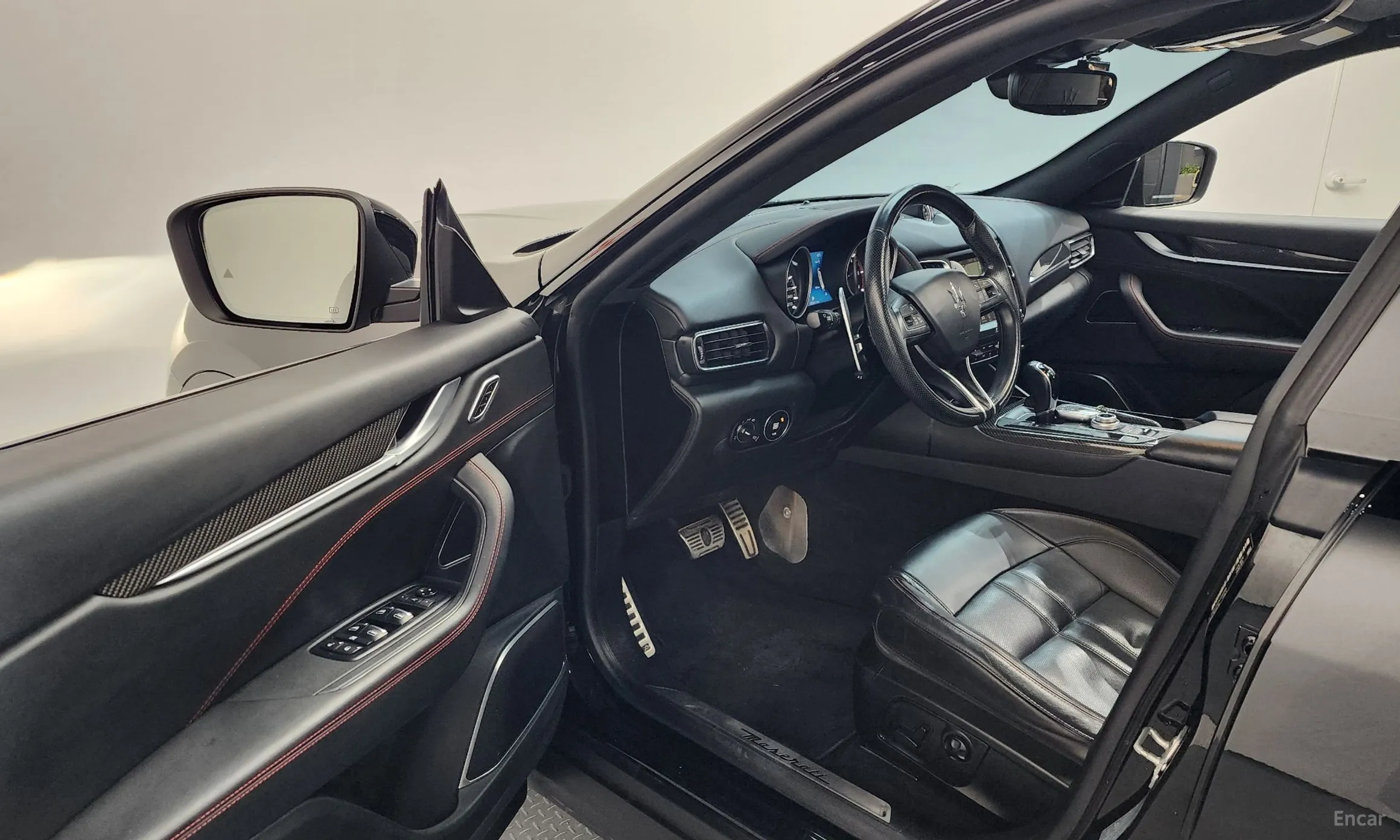 Maserati Levante превью 10