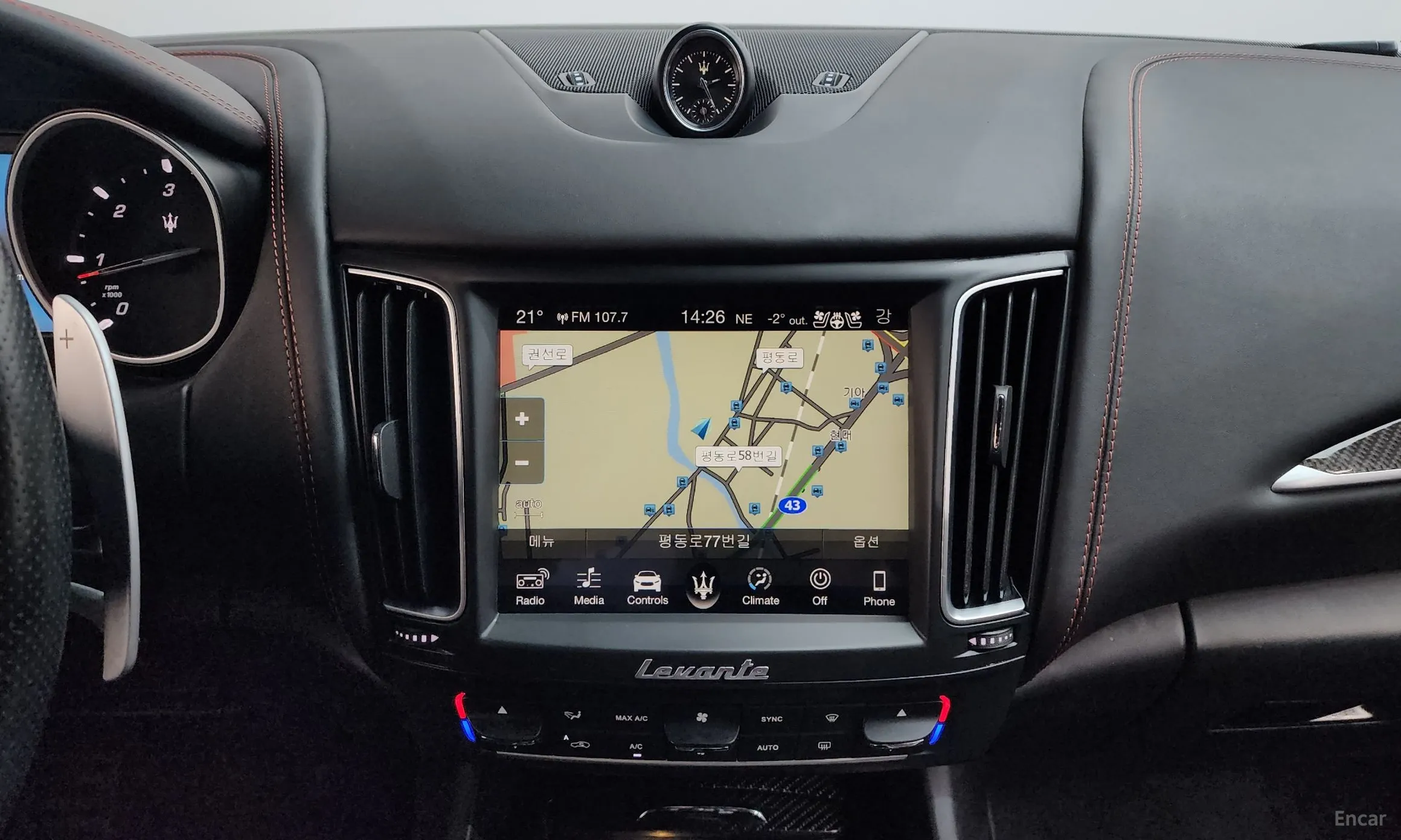 Maserati Levante превью 15