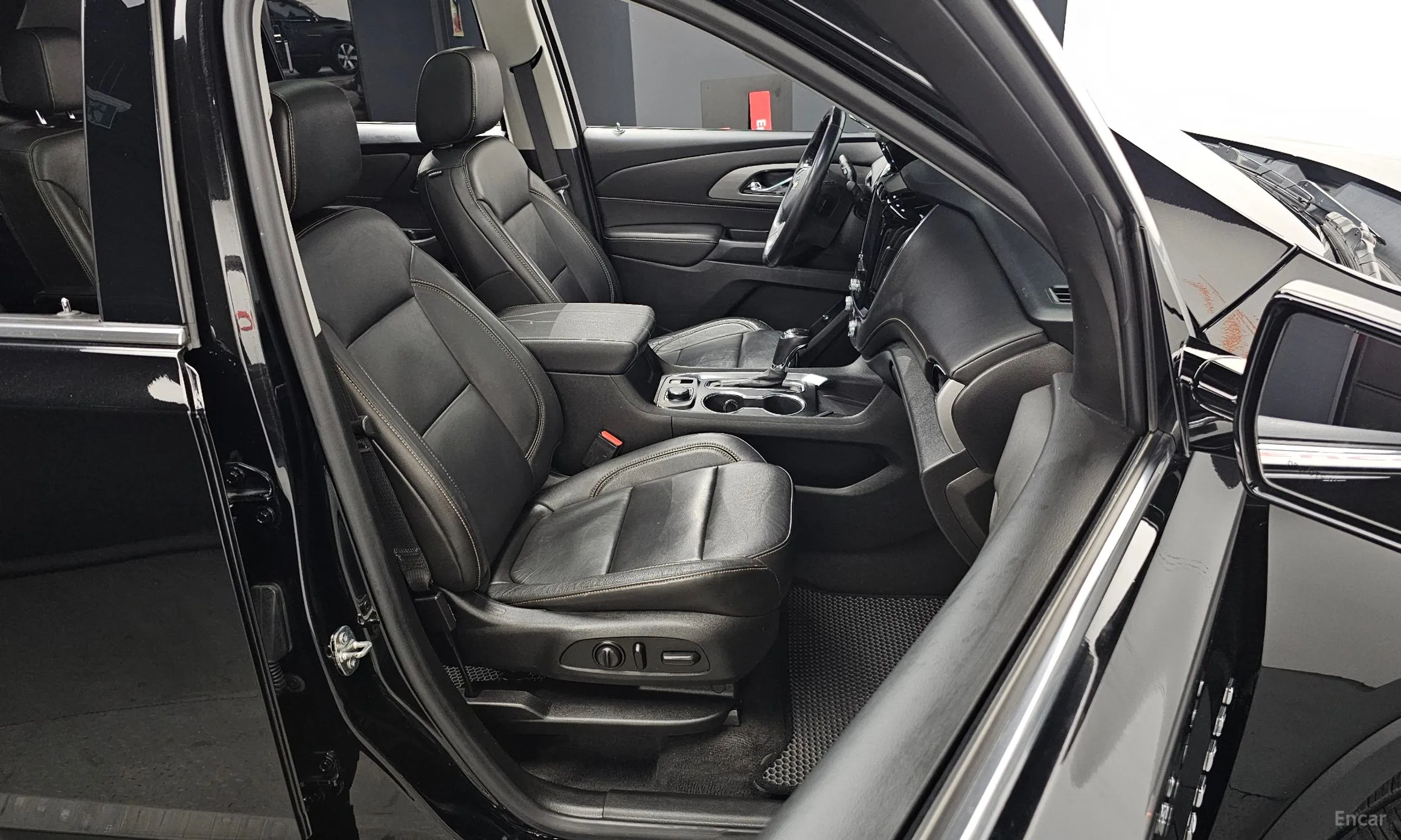 Chevrolet (GM Daewoo) Traverse превью 12