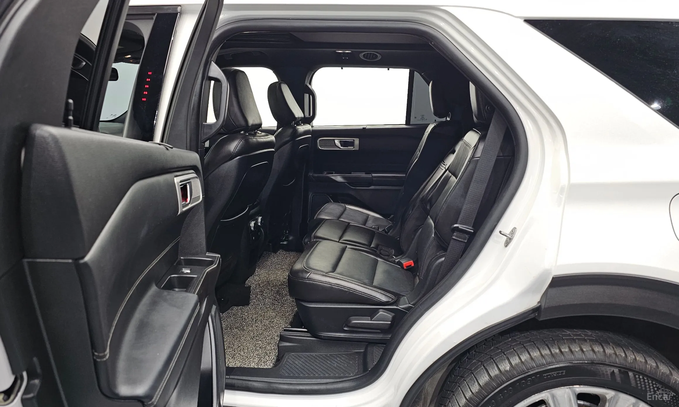 Ford Explorer 6th Generation превью 11
