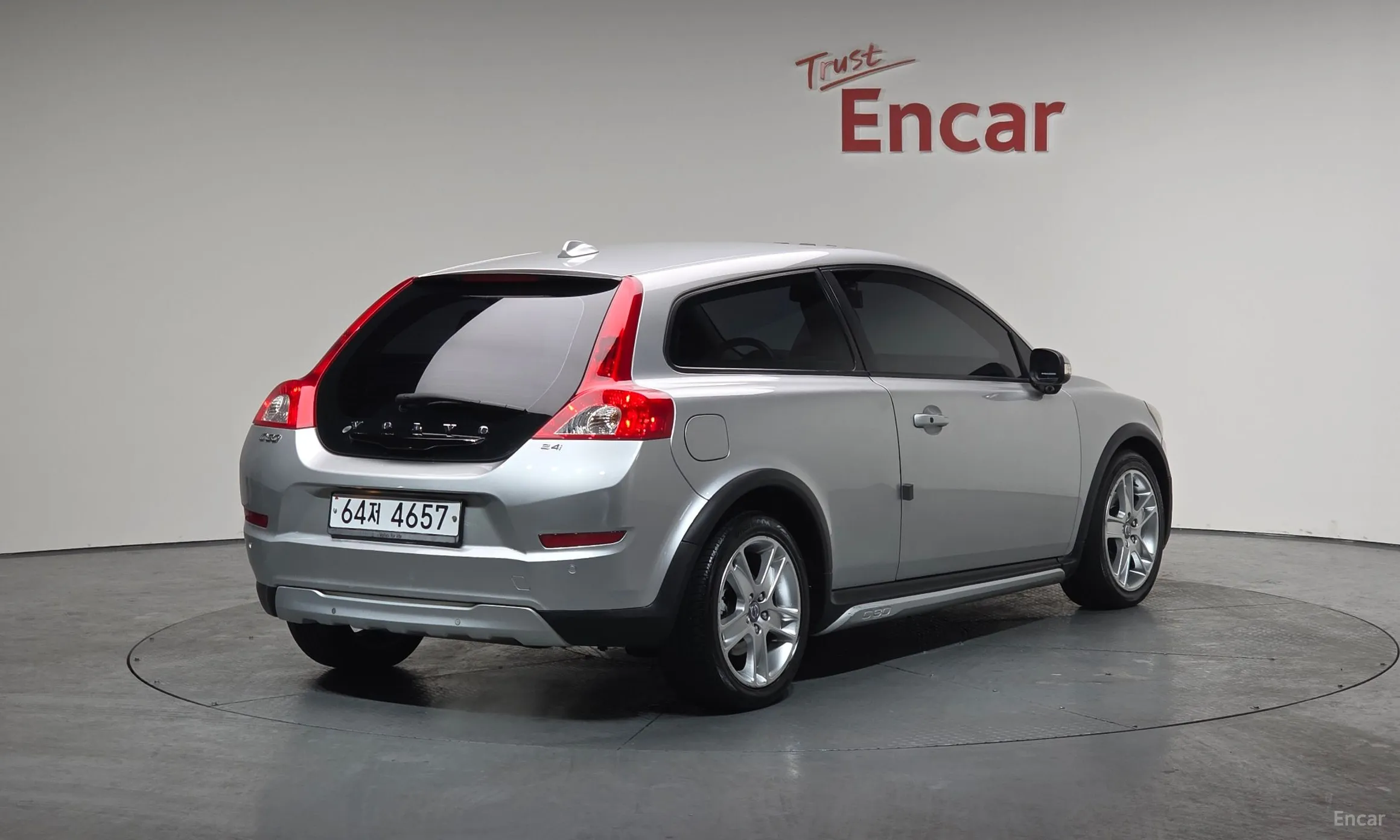 Volvo C30.