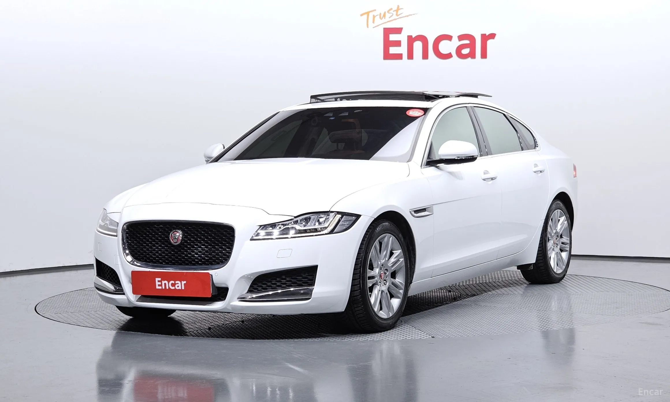 Jaguar XF (x260)