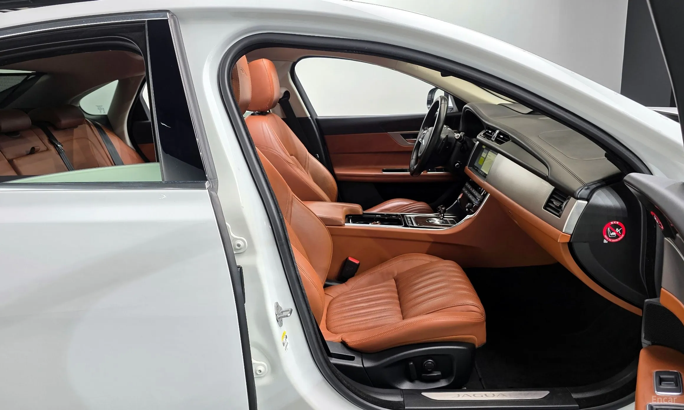 Jaguar XF (x260) превью 10
