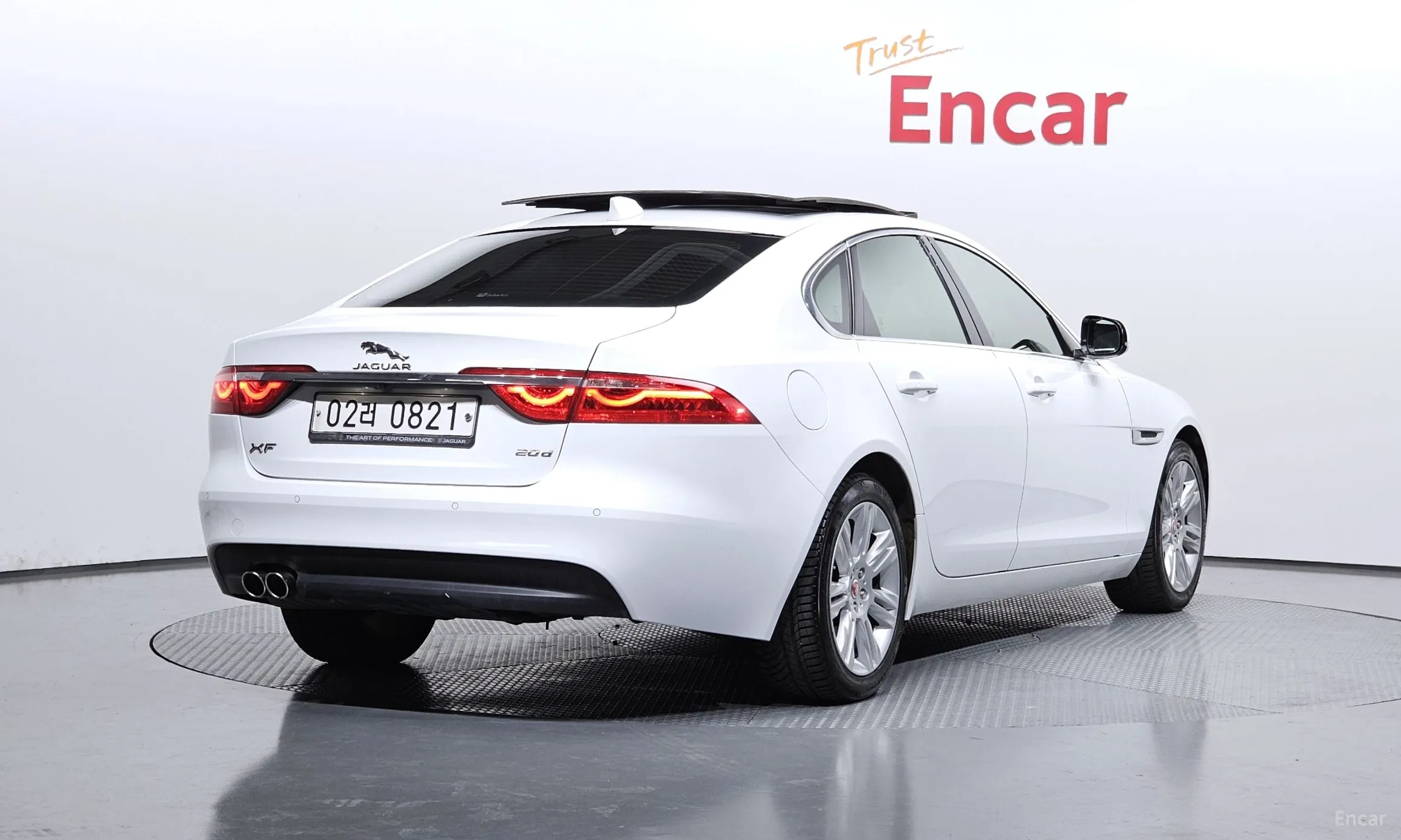 Jaguar XF (x260)
