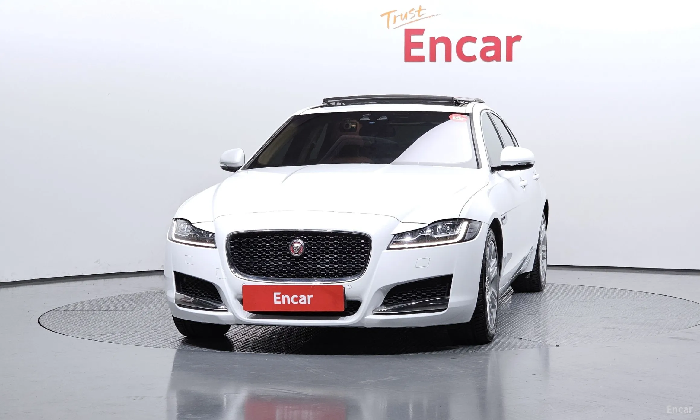 Jaguar XF (x260) превью 3