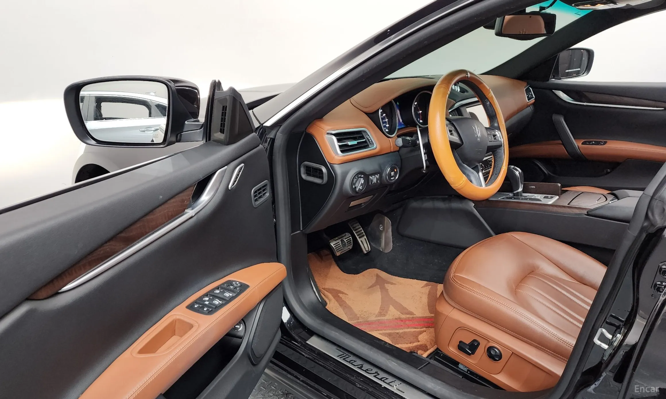 Maserati Ghibli превью 10