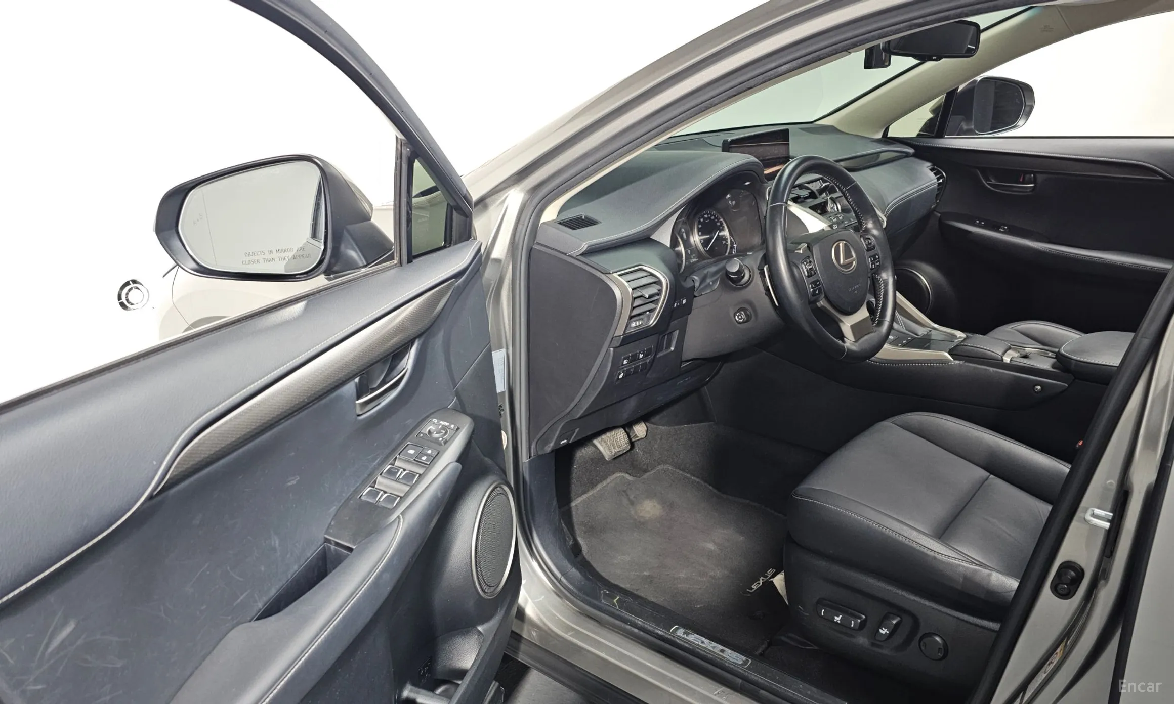 Lexus NX300h превью 11