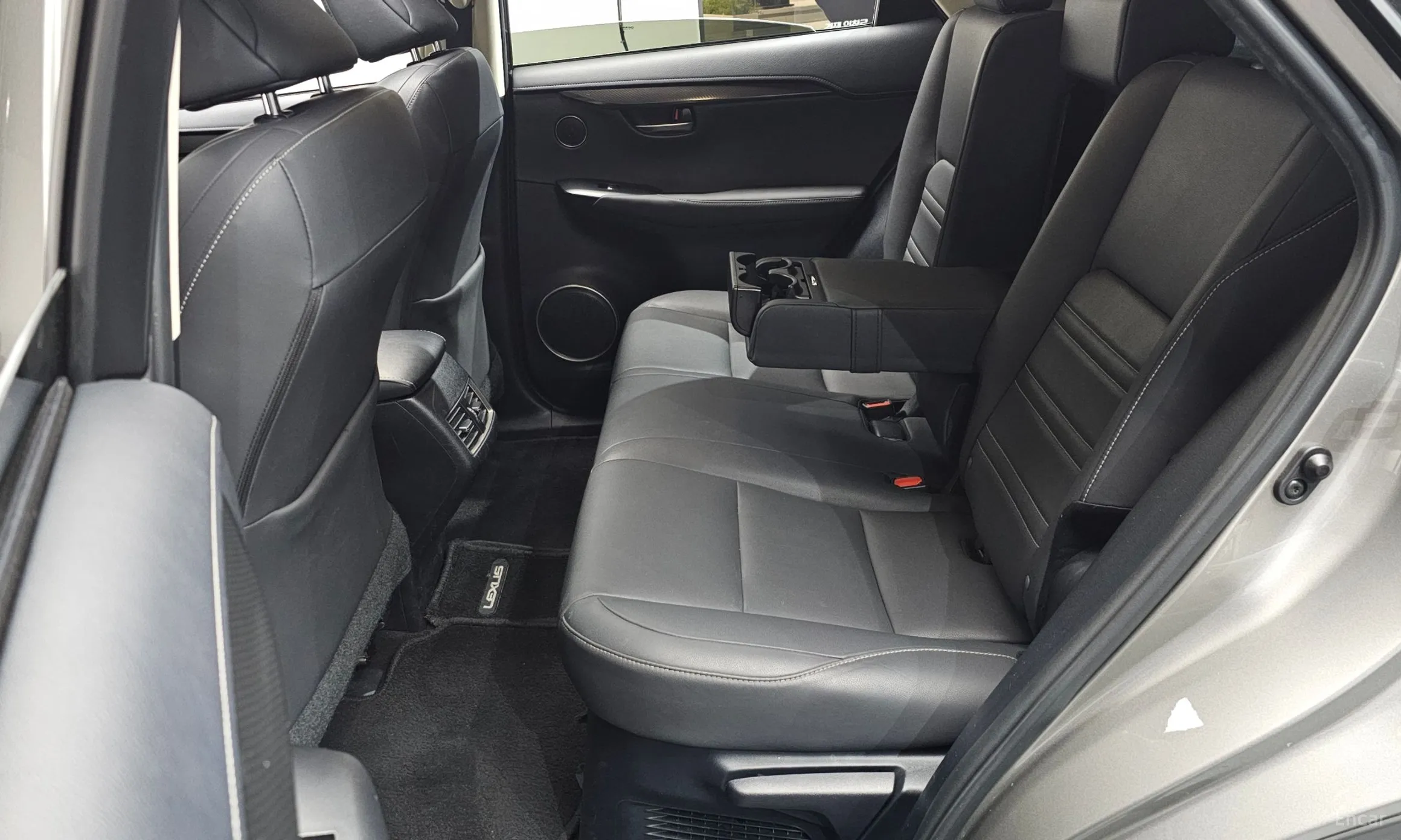 Lexus NX300h превью 12