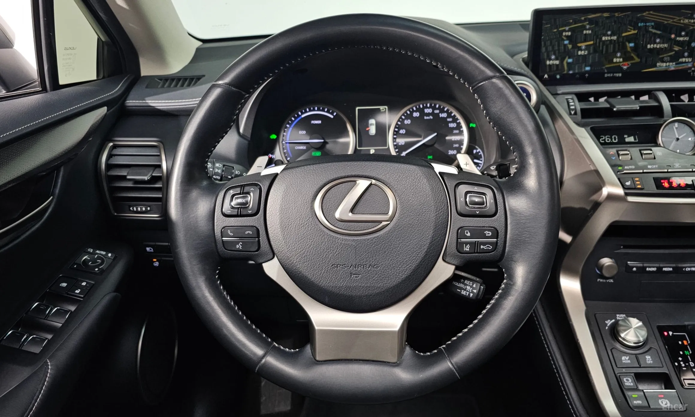 Lexus NX300h превью 13