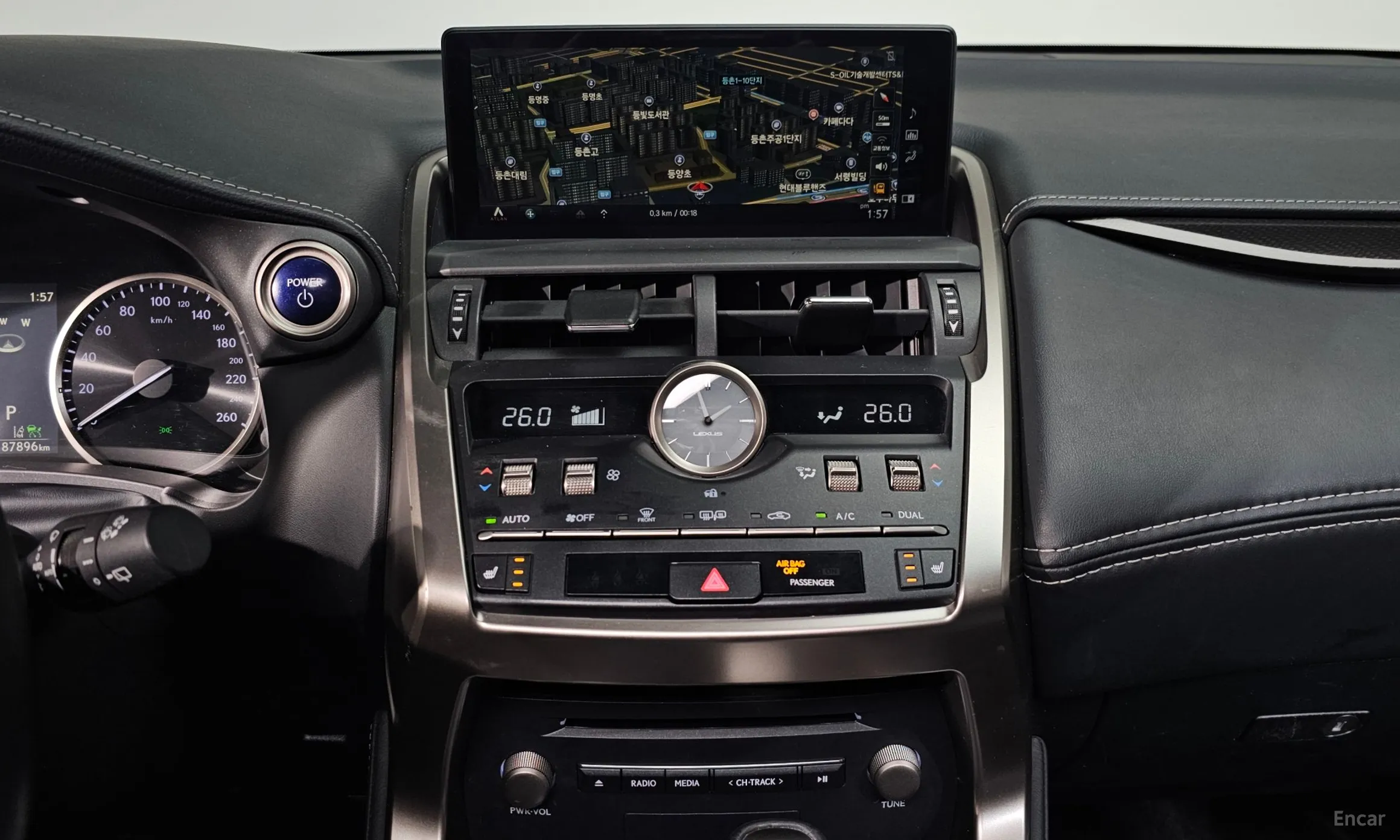 Lexus NX300h превью 14