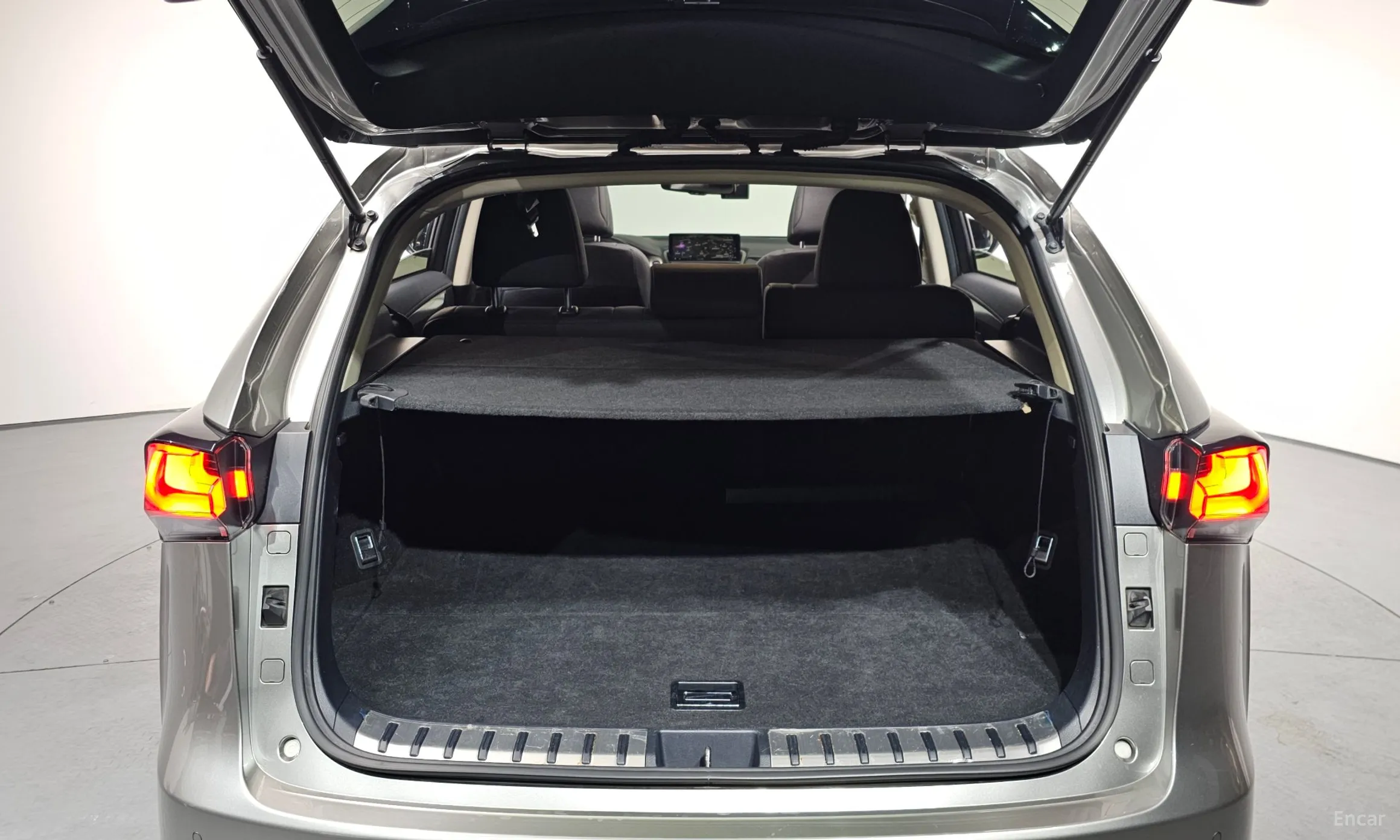 Lexus NX300h превью 20