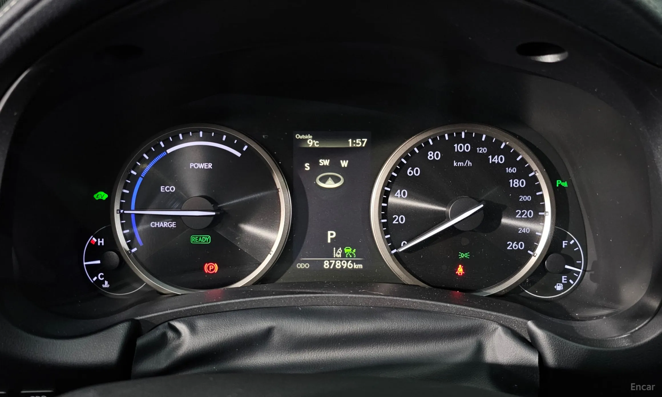 Lexus NX300h превью 8