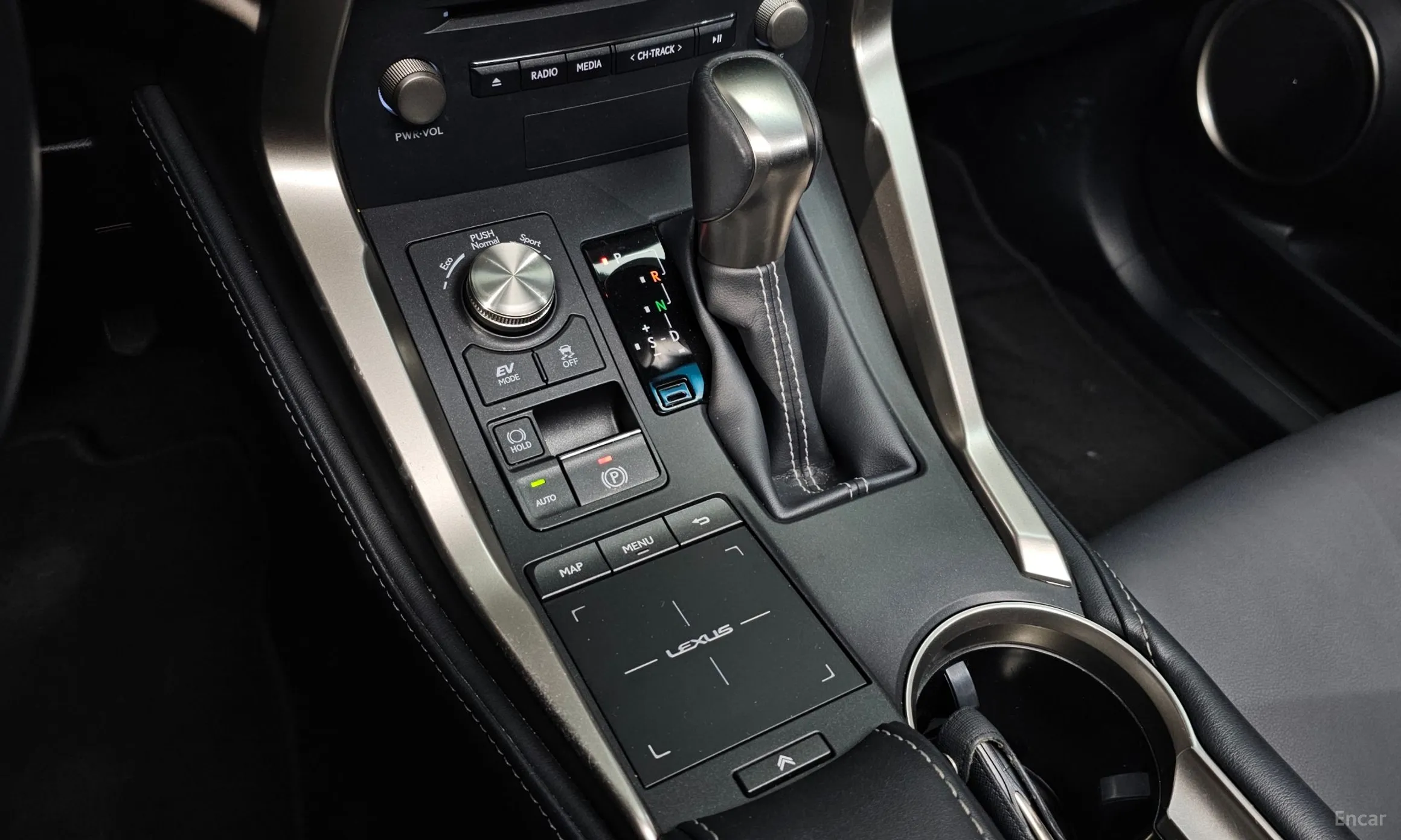Lexus NX300h превью 9