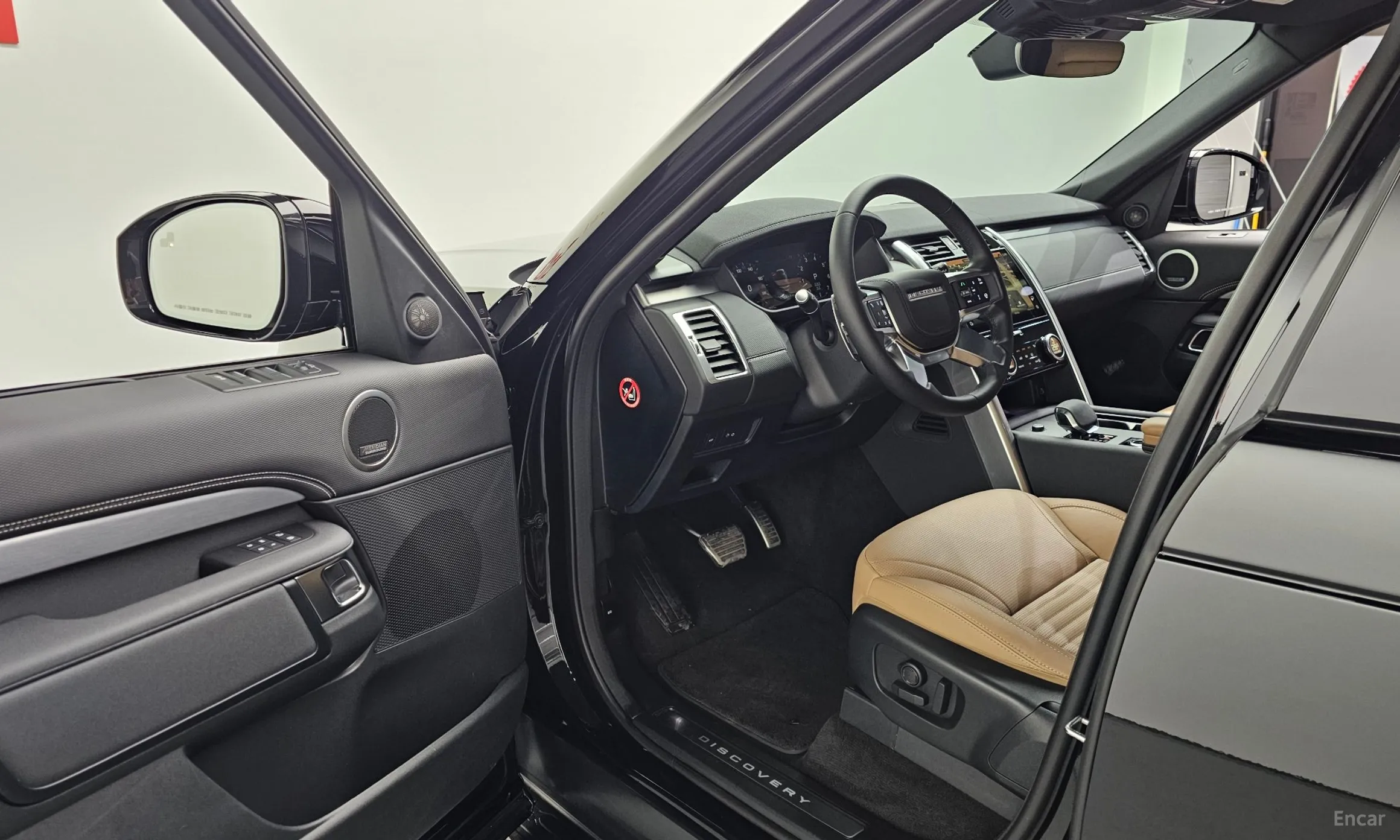 Land Rover Discovery 5 превью 11