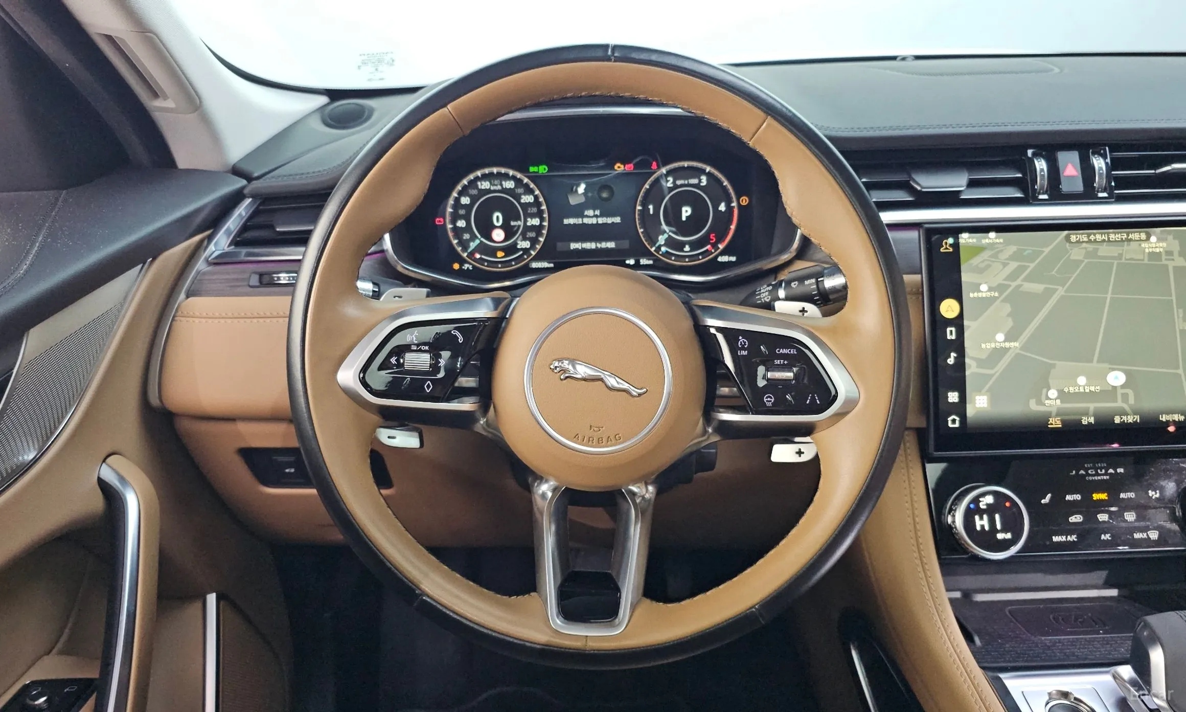 Jaguar F-PACE превью 13