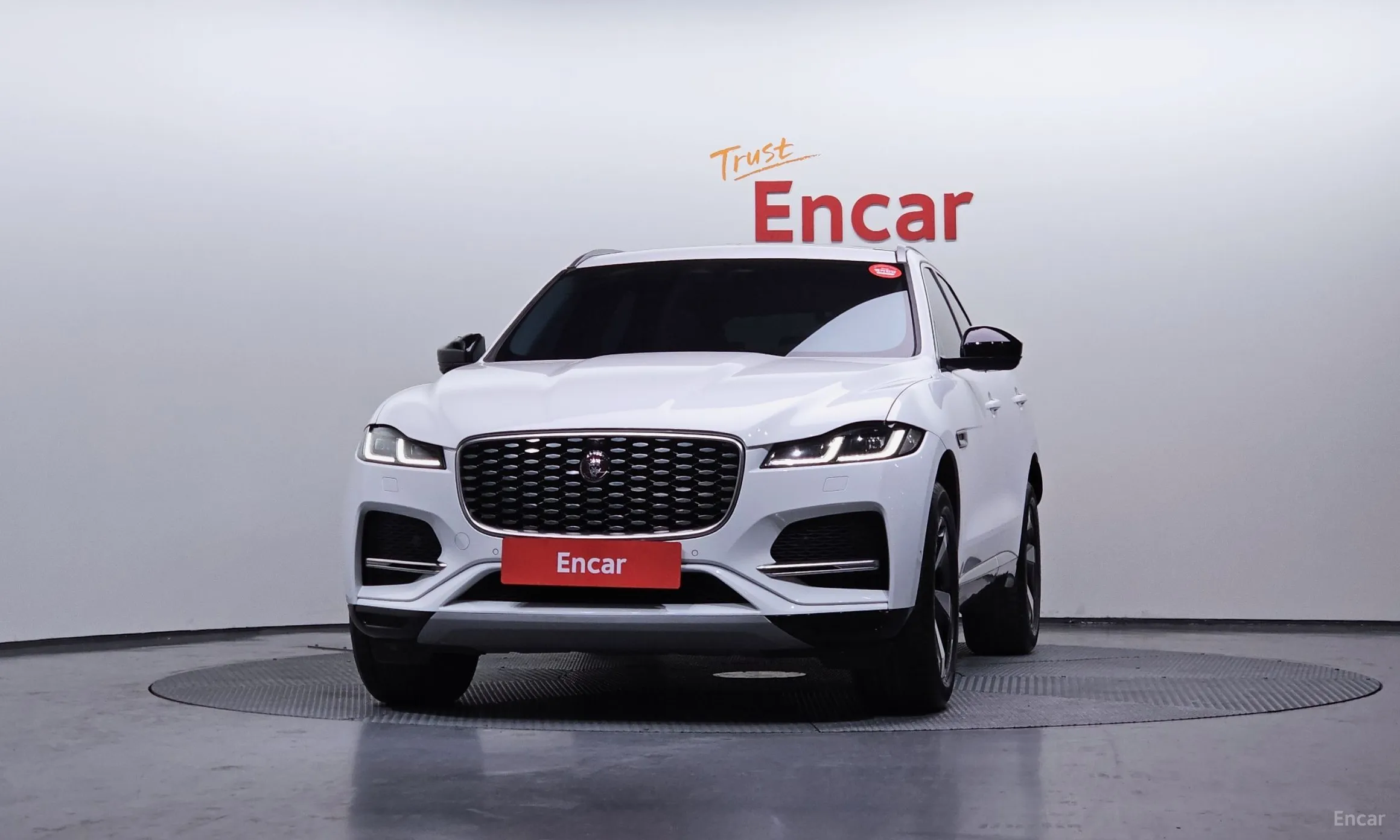 Jaguar F-PACE превью 3