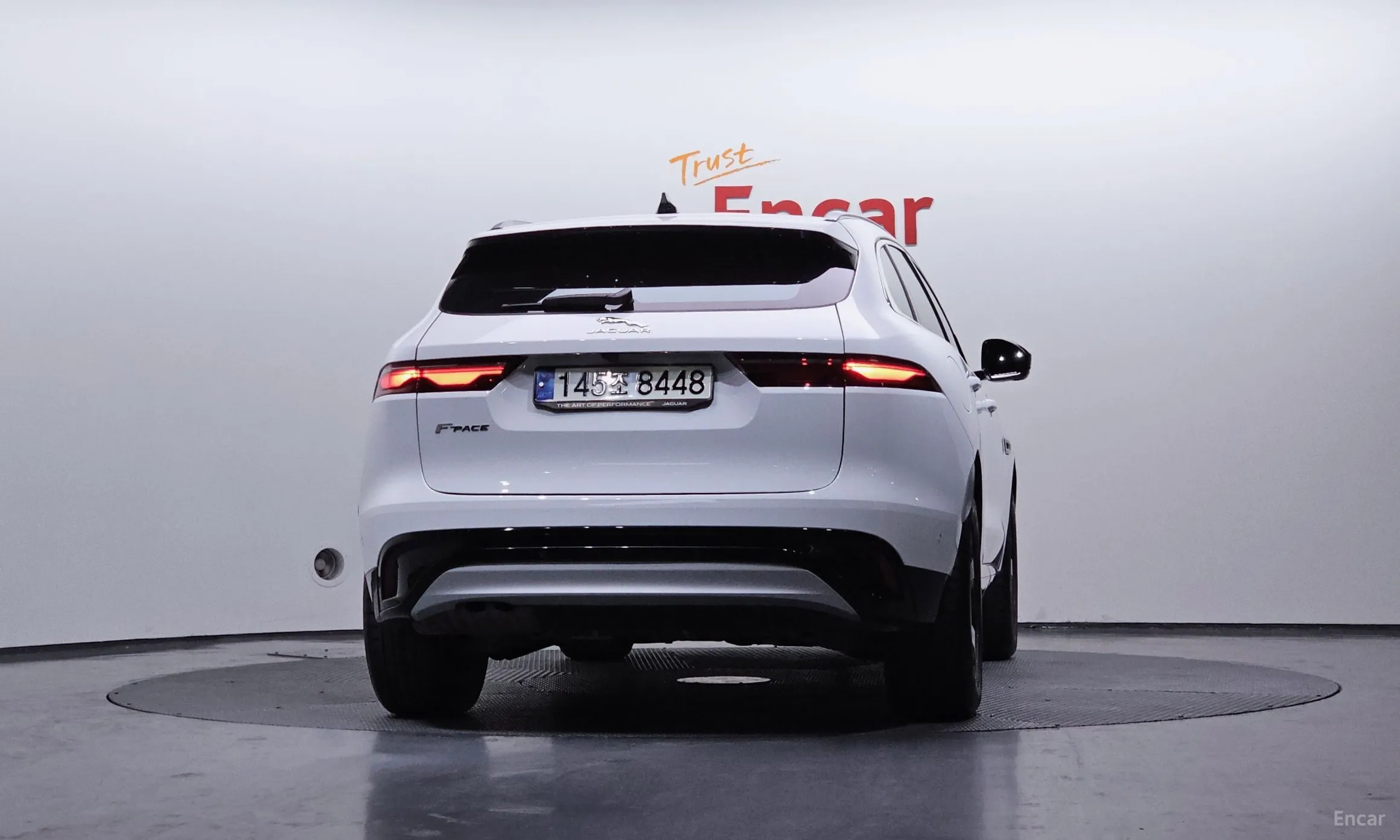 Jaguar F-PACE превью 4