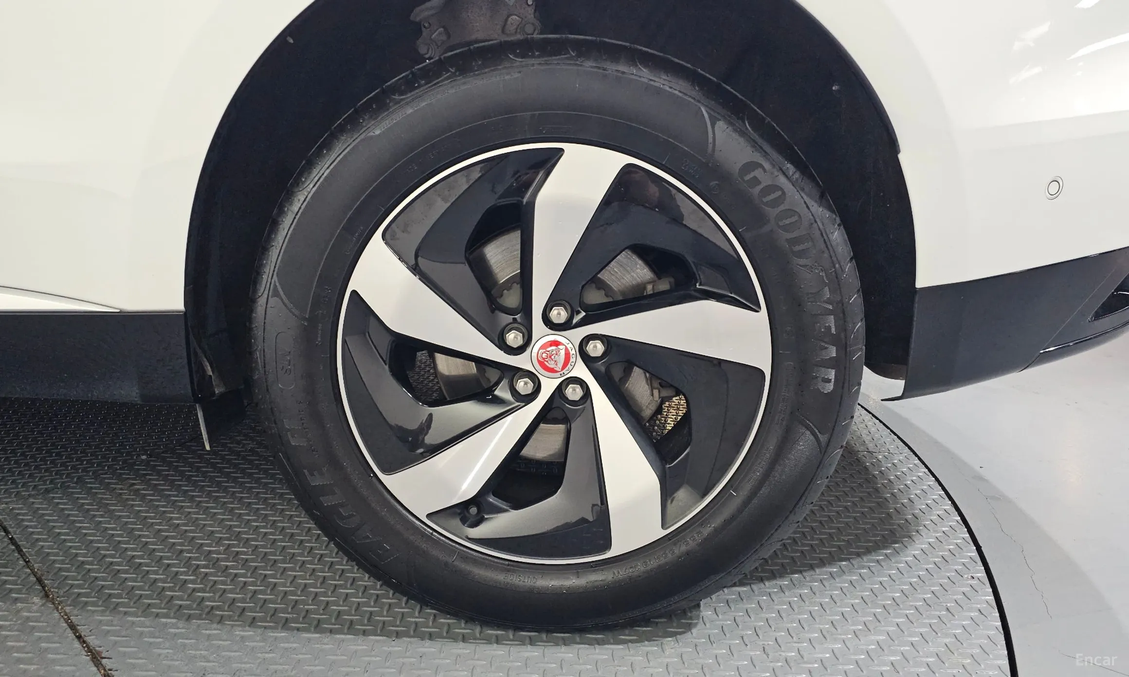Jaguar F-PACE превью 5