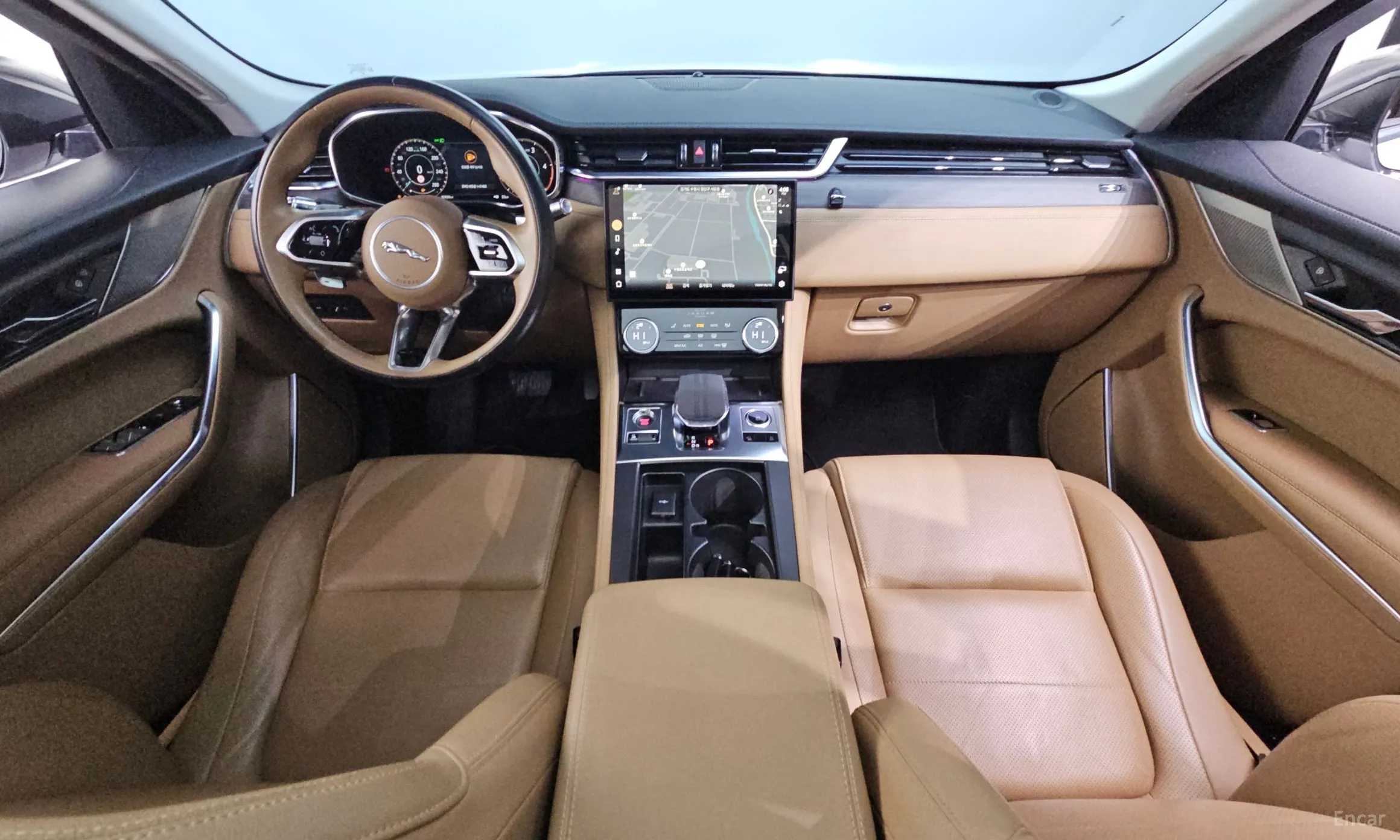 Jaguar F-PACE превью 7