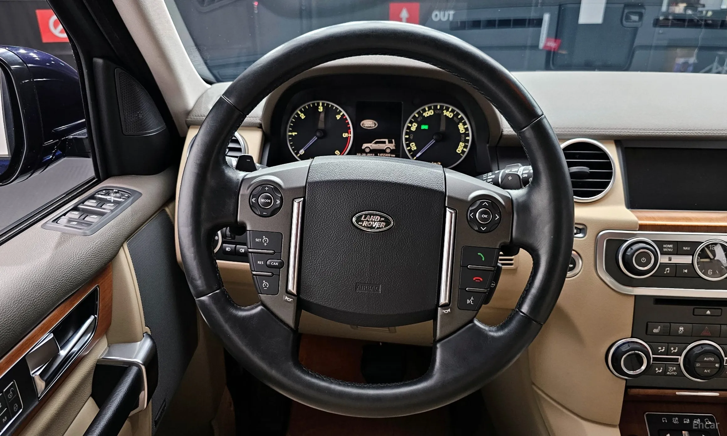 Land Rover Discovery 4 превью 13