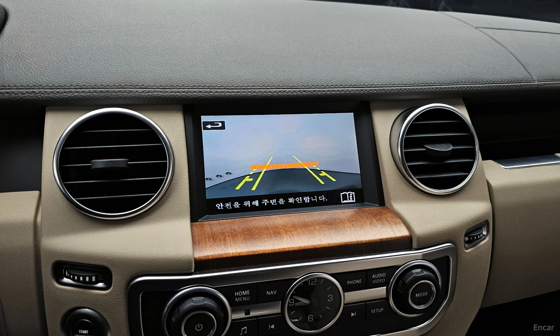 Land Rover Discovery 4 превью 14