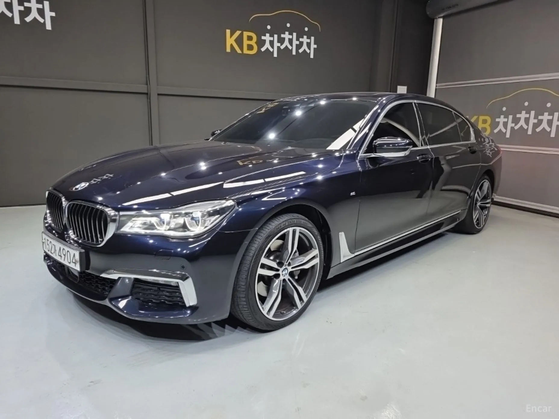 BMW 7 Series (G11) превью 11