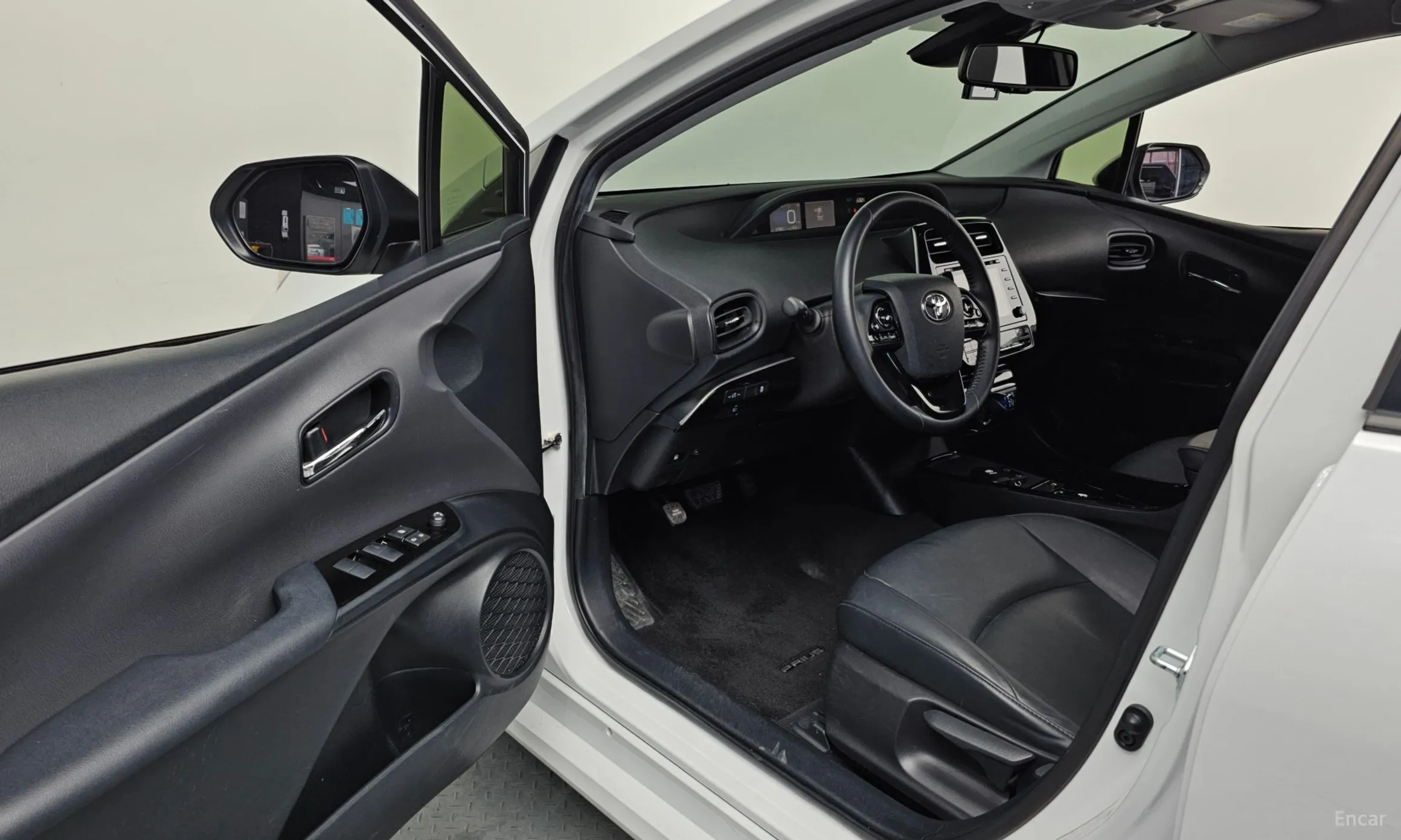 Toyota Prius 4th Generation превью 10