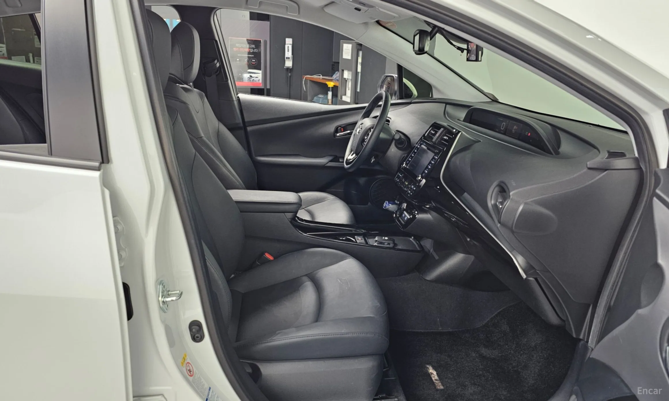 Toyota Prius 4th Generation превью 11