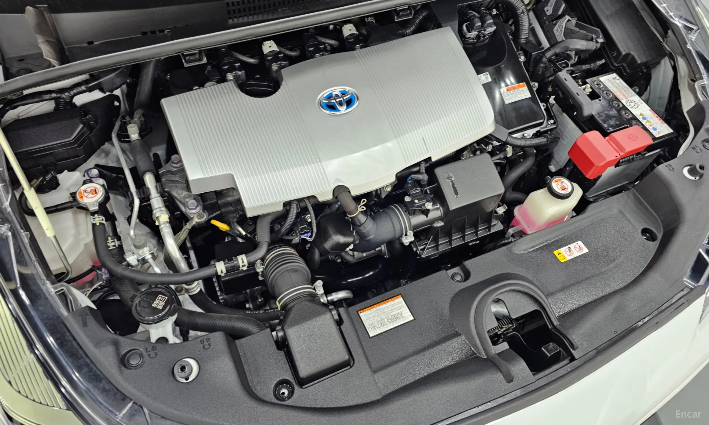 Toyota Prius 4th Generation превью 6
