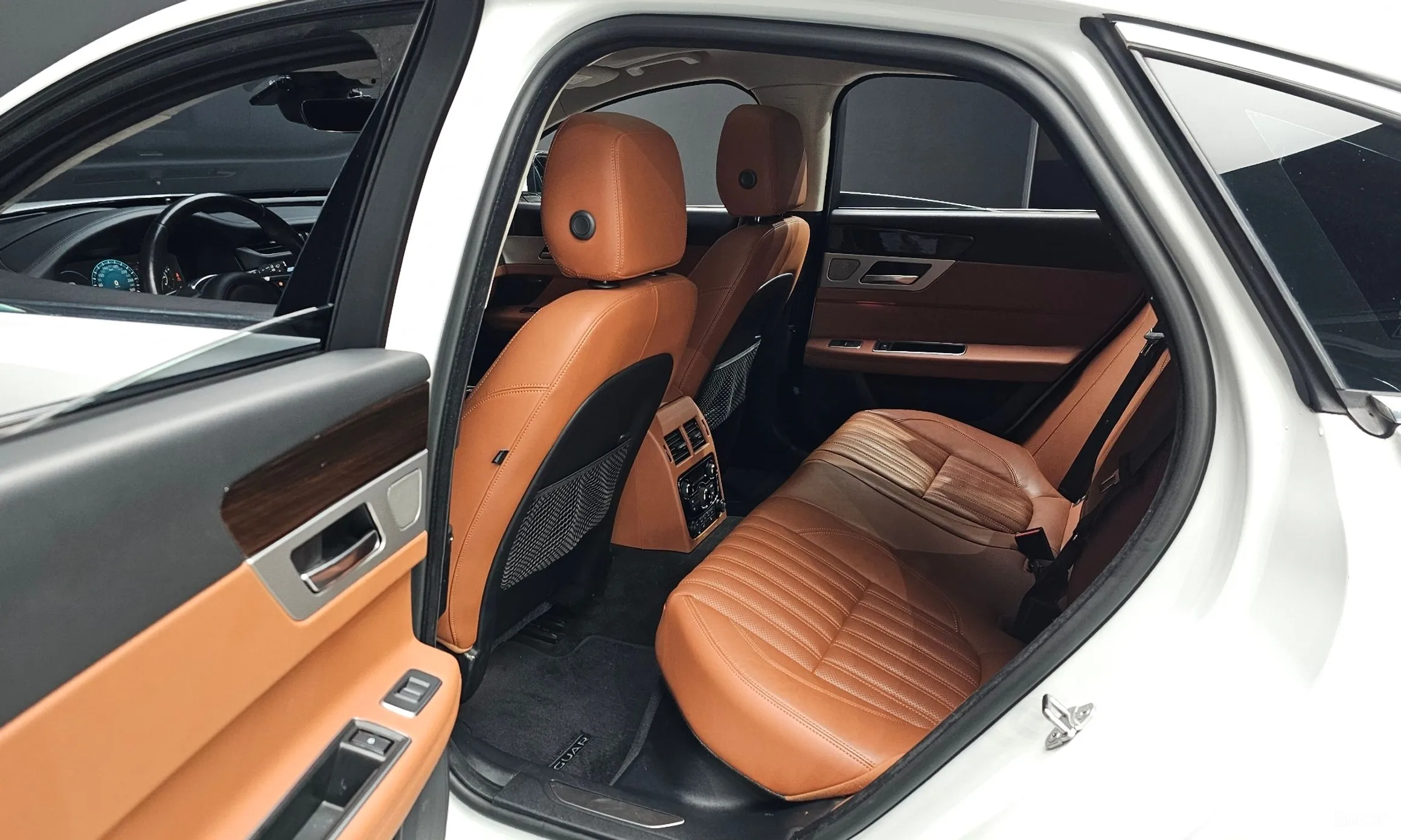 Jaguar XF (x260) превью 11