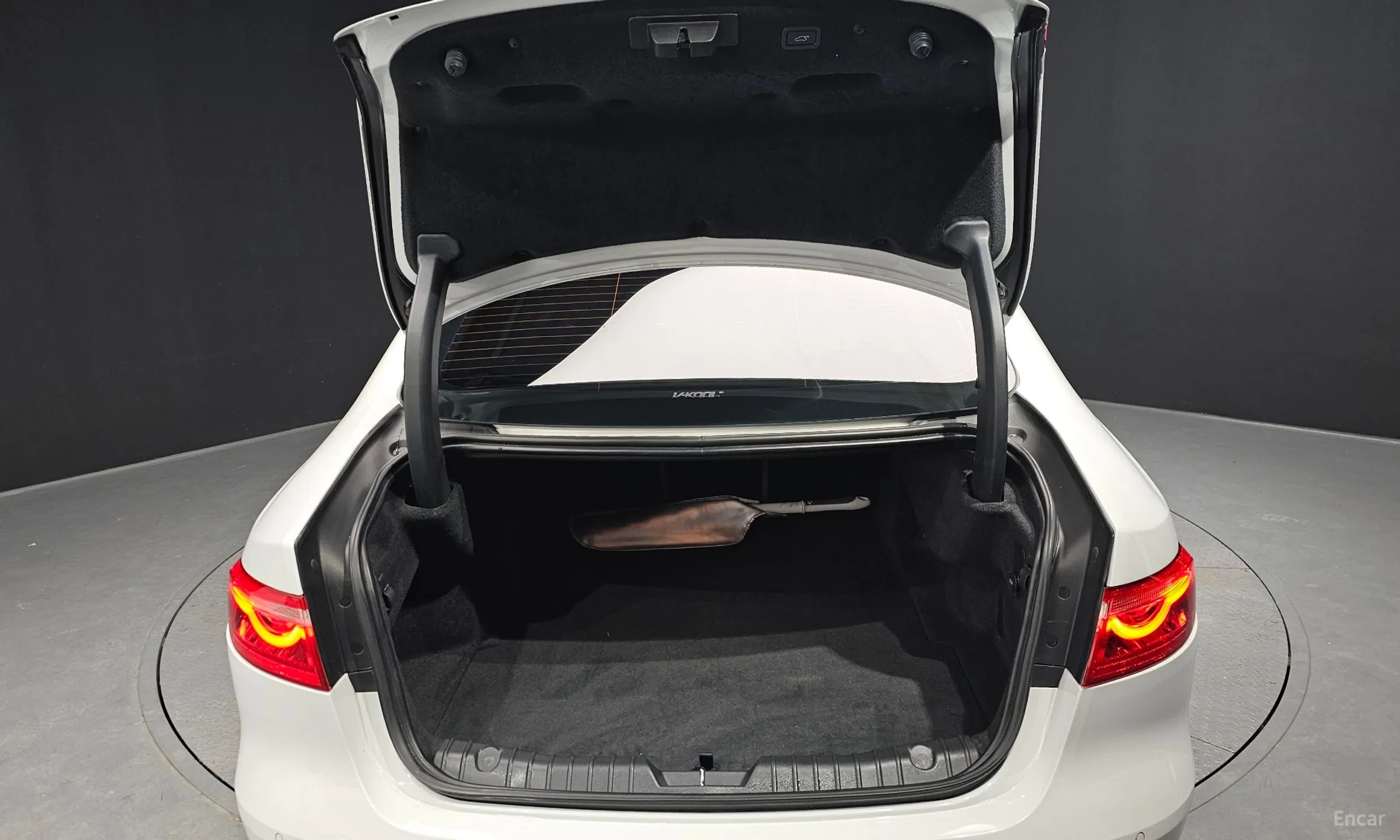 Jaguar XF (x260) превью 20