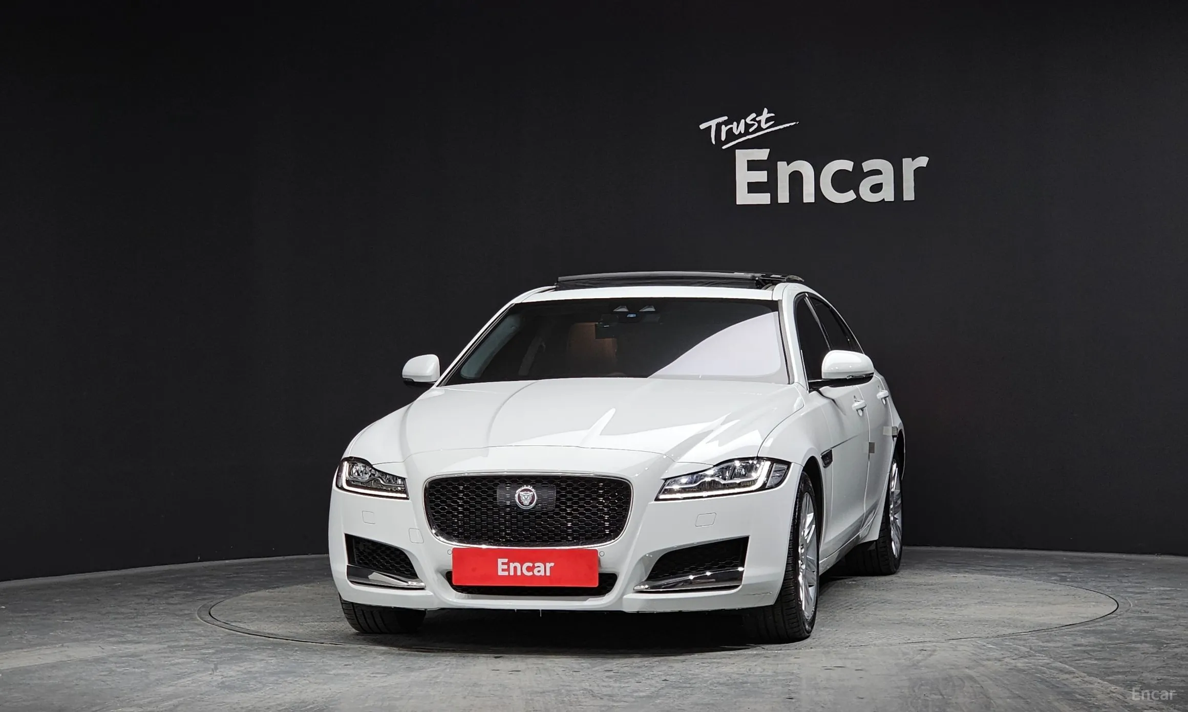 Jaguar XF (x260) превью 3
