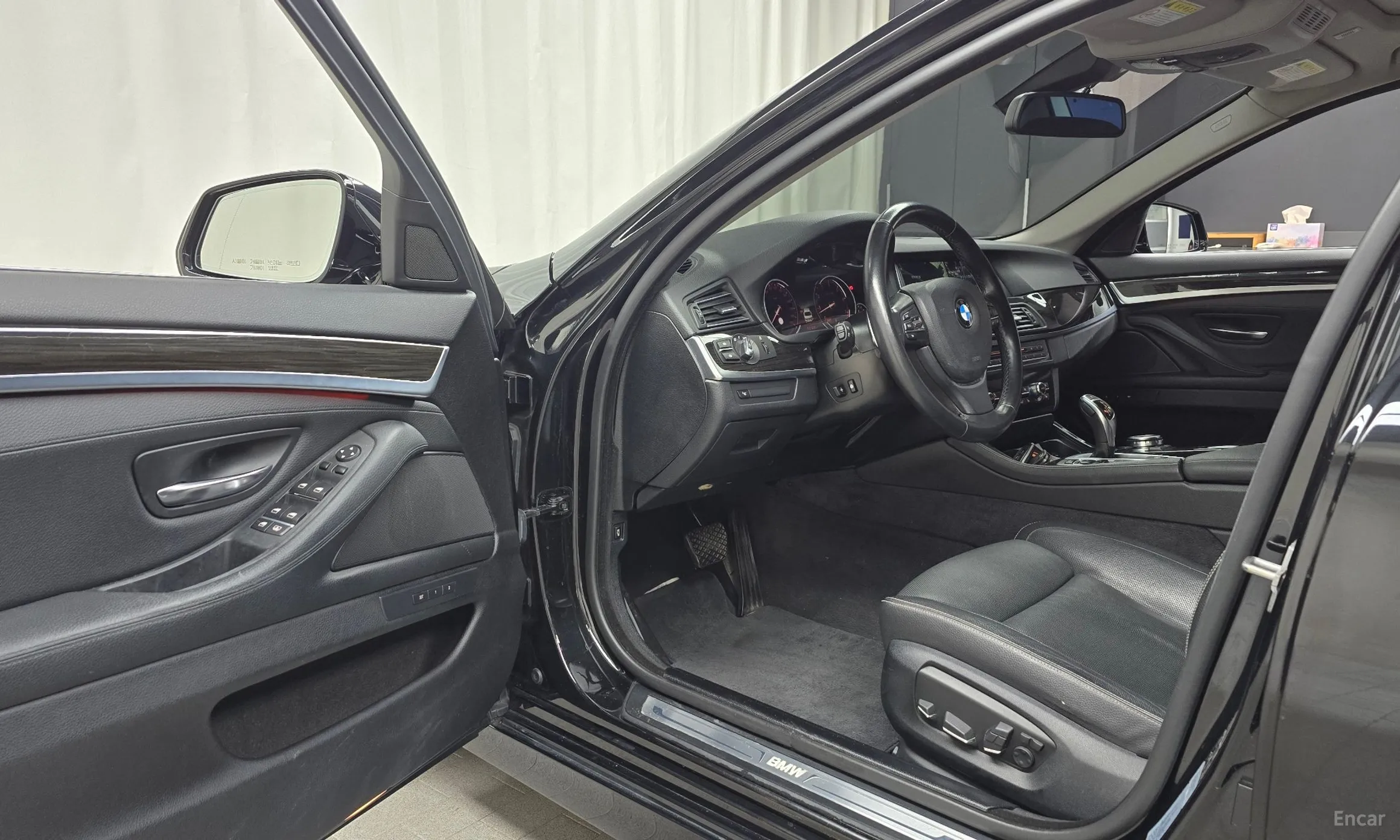 BMW 5 Series (F10) превью 10