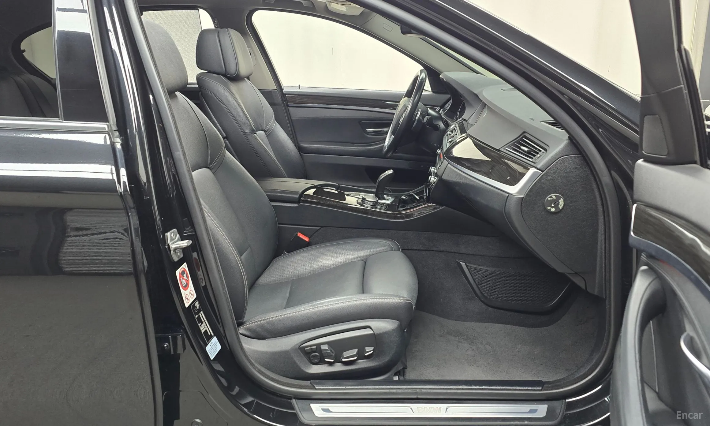 BMW 5 Series (F10) превью 11