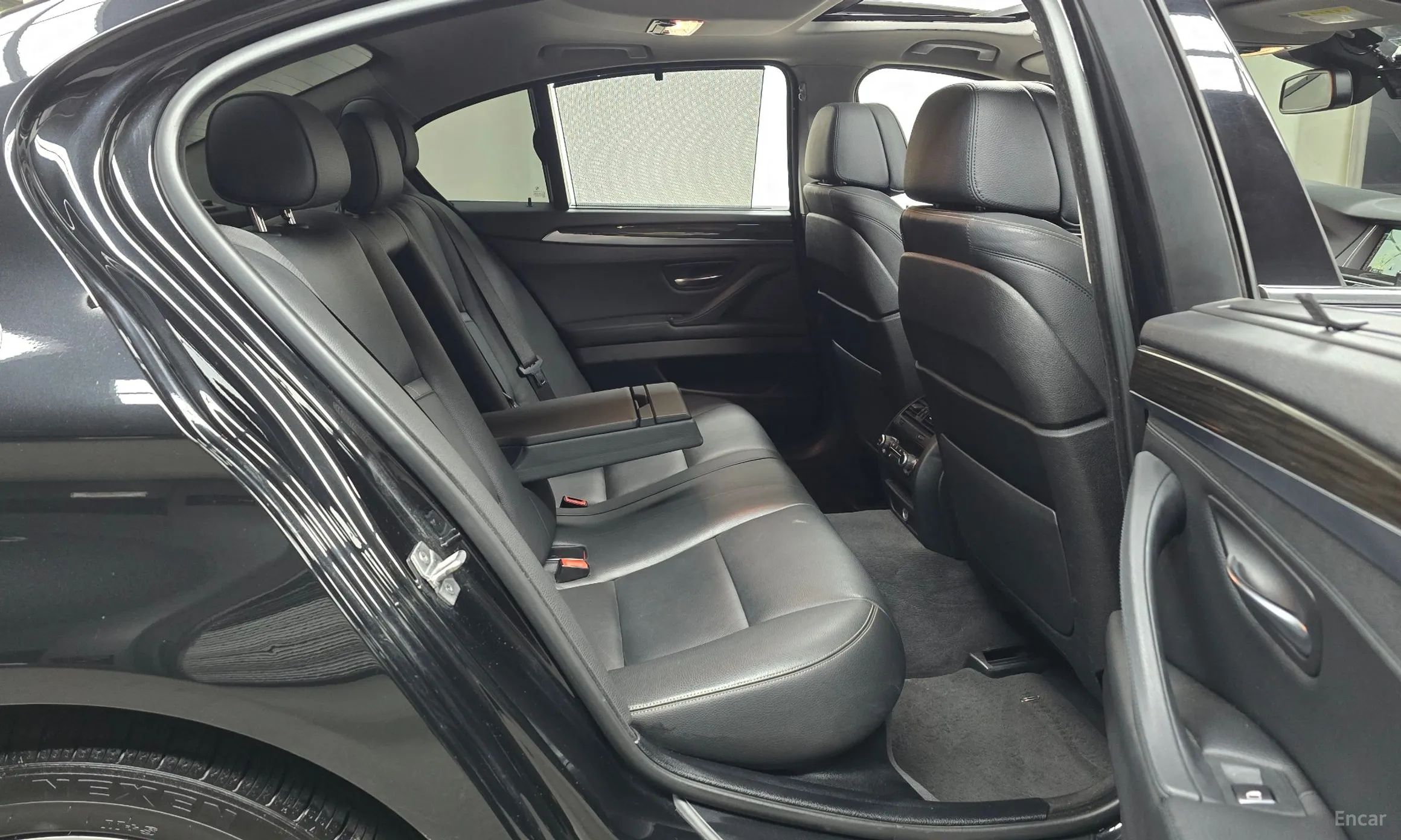 BMW 5 Series (F10) превью 12