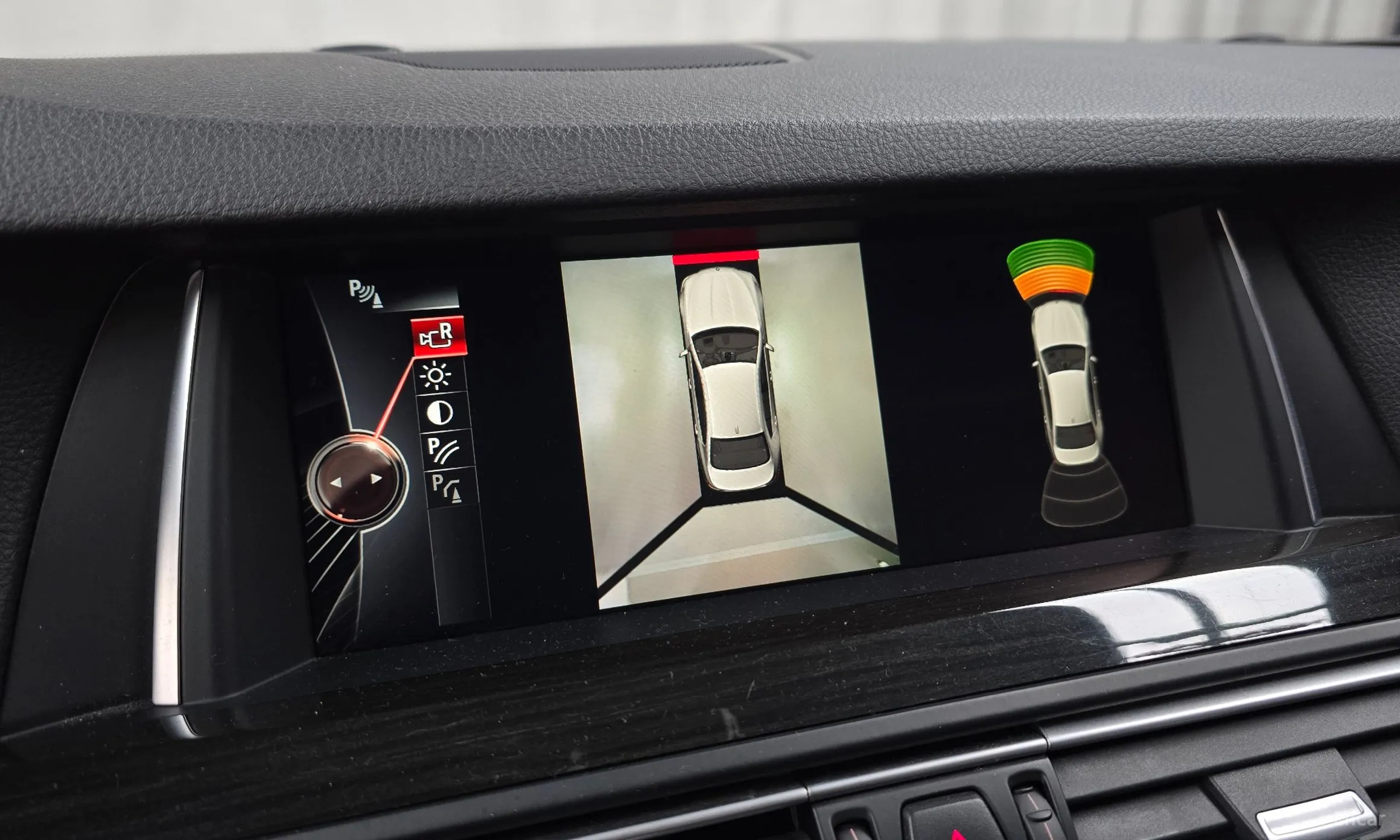 BMW 5 Series (F10) превью 15