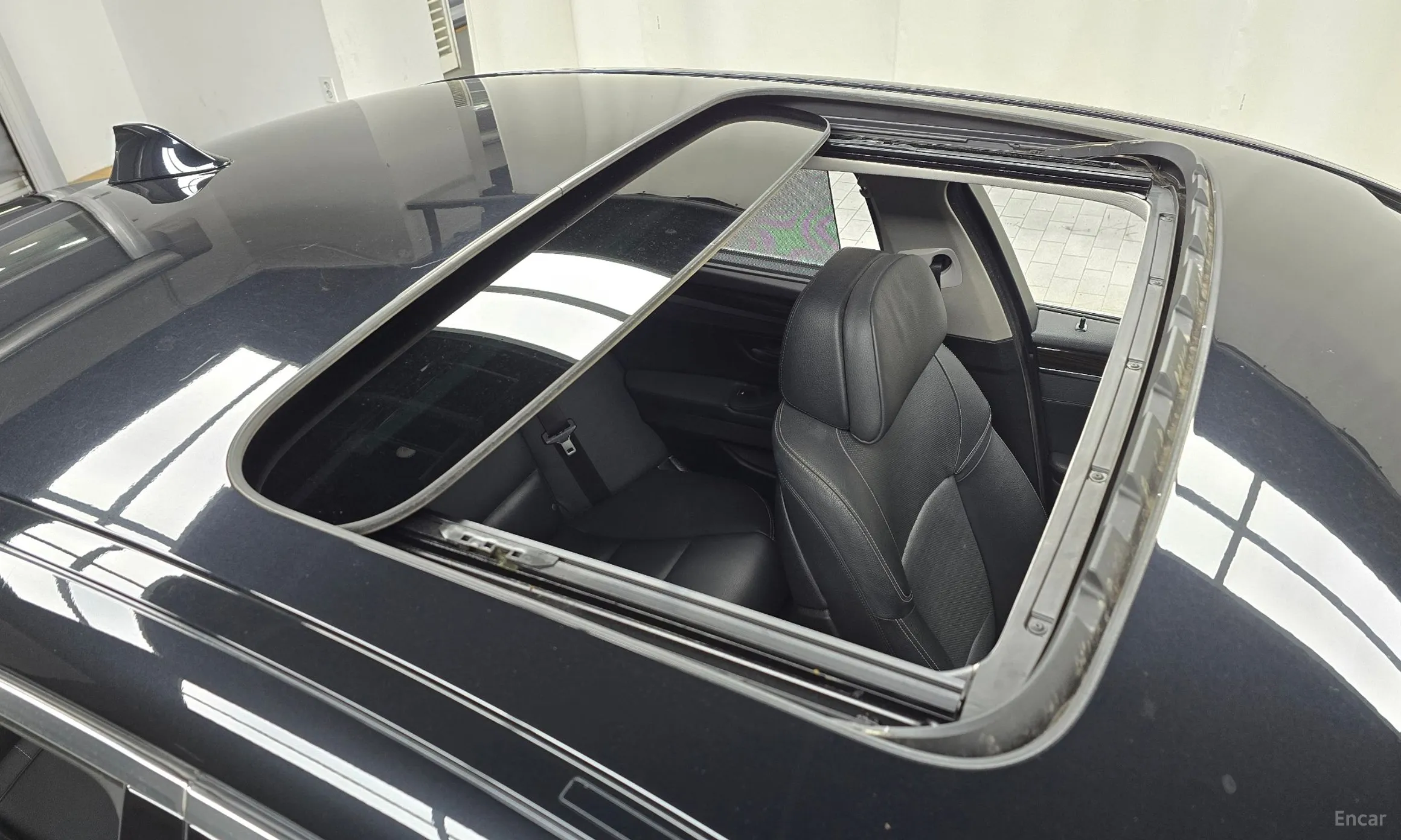 BMW 5 Series (F10) превью 17