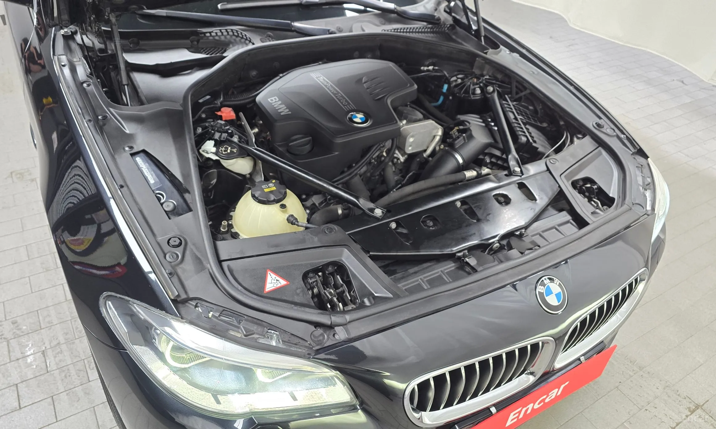 BMW 5 Series (F10) превью 6