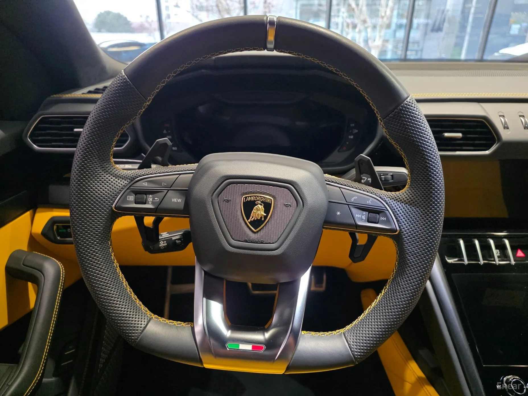 Lamborghini Urus превью 14
