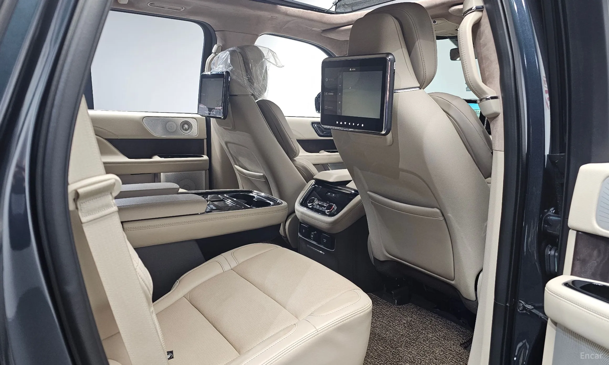 Lincoln Navigator 4th generation превью 12